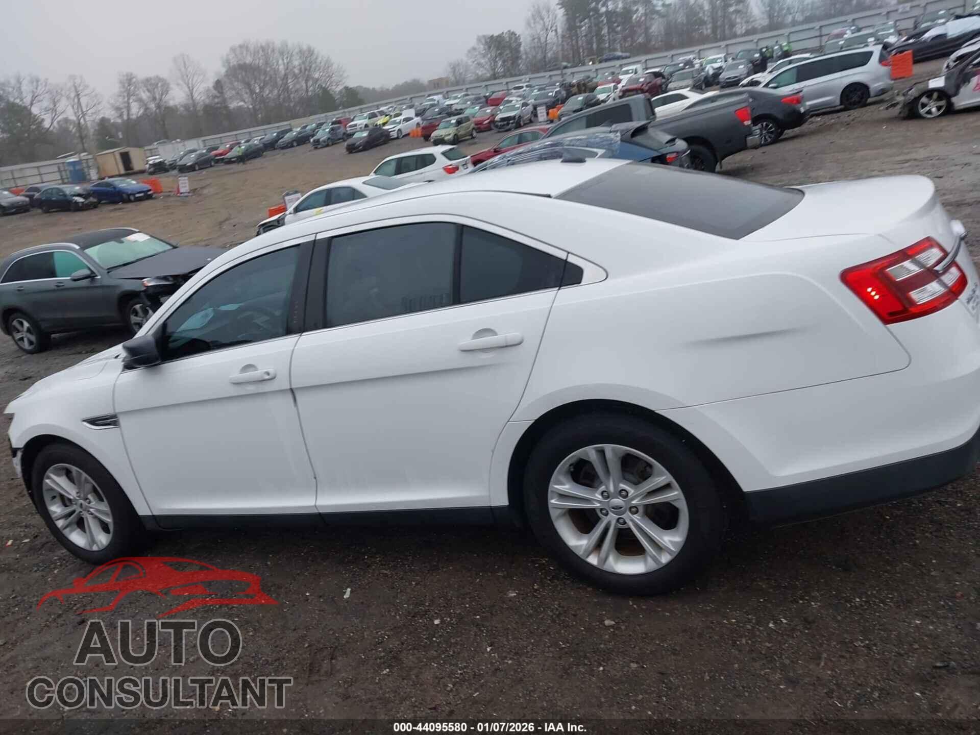 FORD TAURUS 2017 - 1FAHP2D88HG114234
