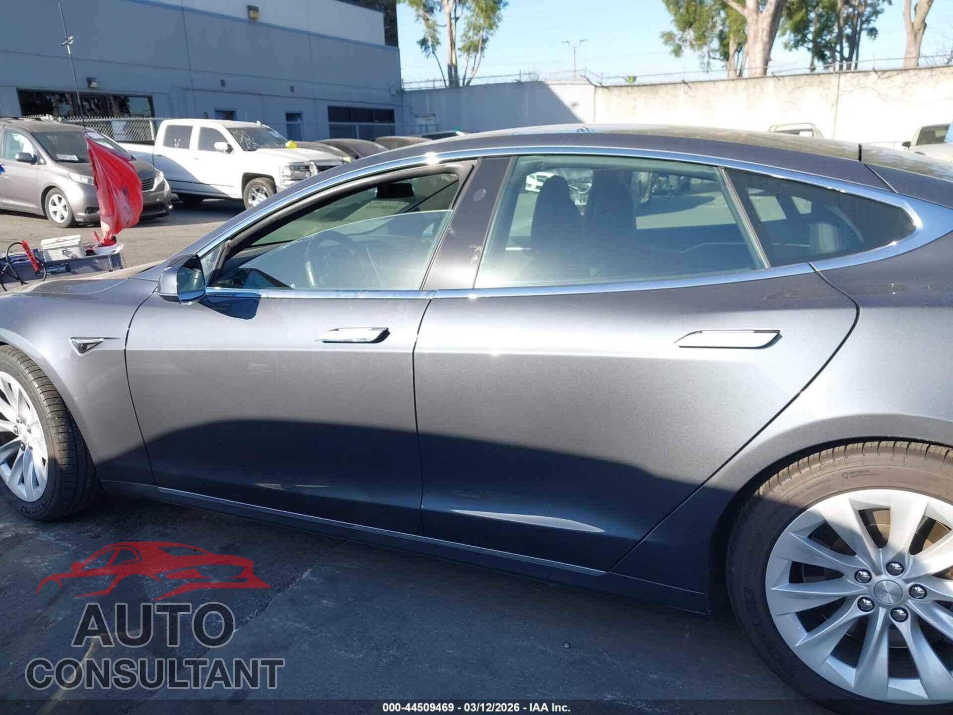 TESLA MODEL S 2017 - 5YJSA1E16HF213514