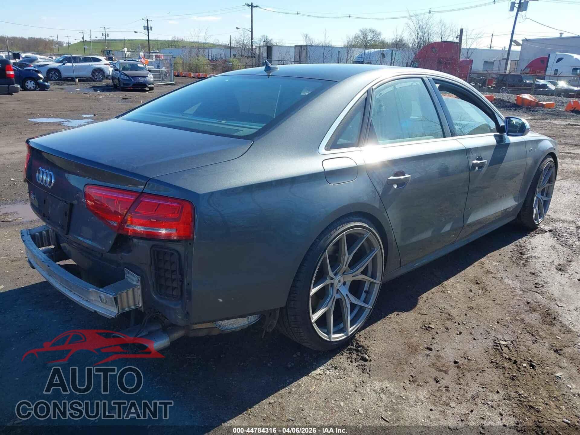 AUDI S8 2013 - WAUD2AFD4DN017319