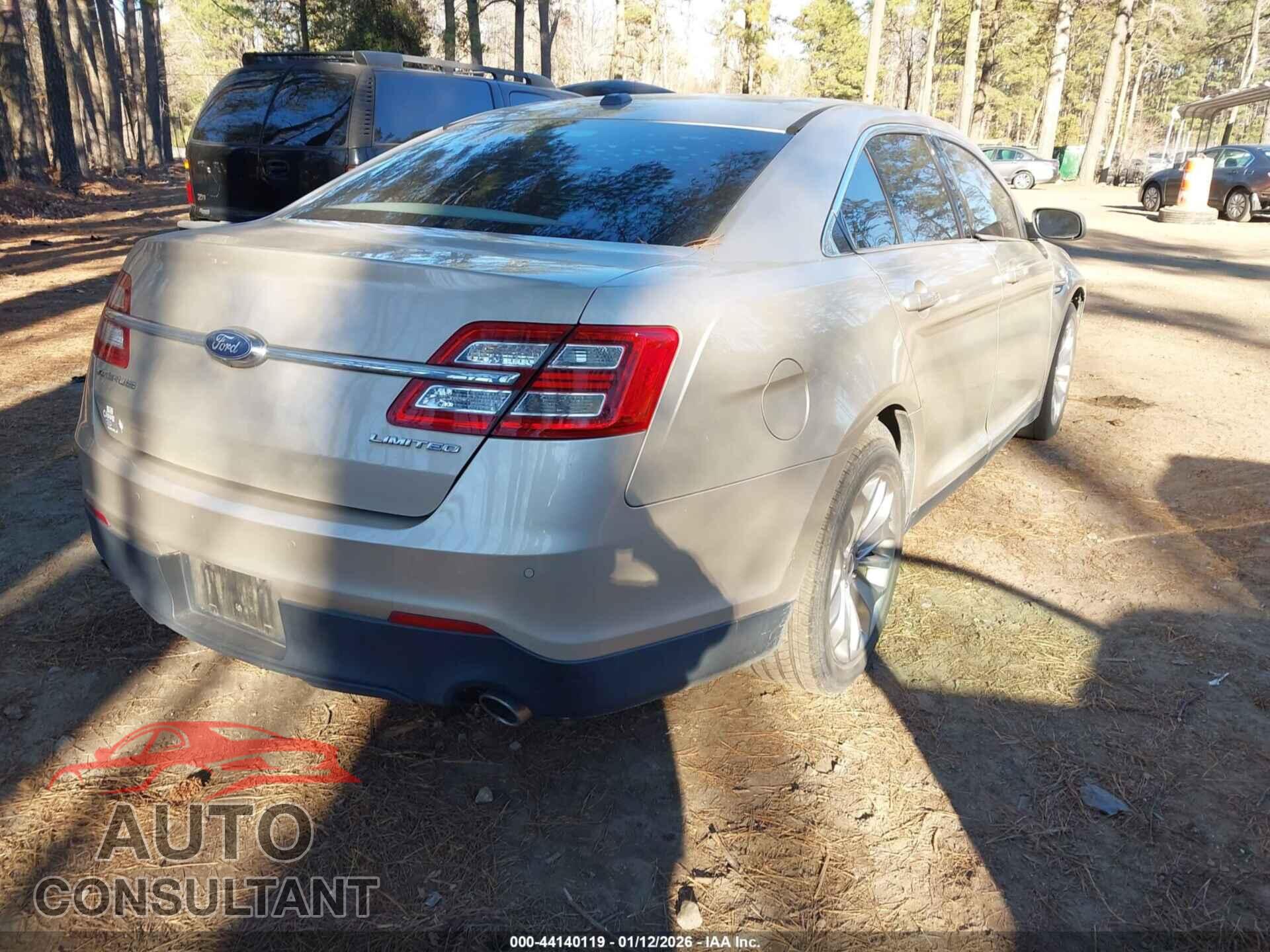 FORD TAURUS 2018 - 1FAHP2F82JG110148