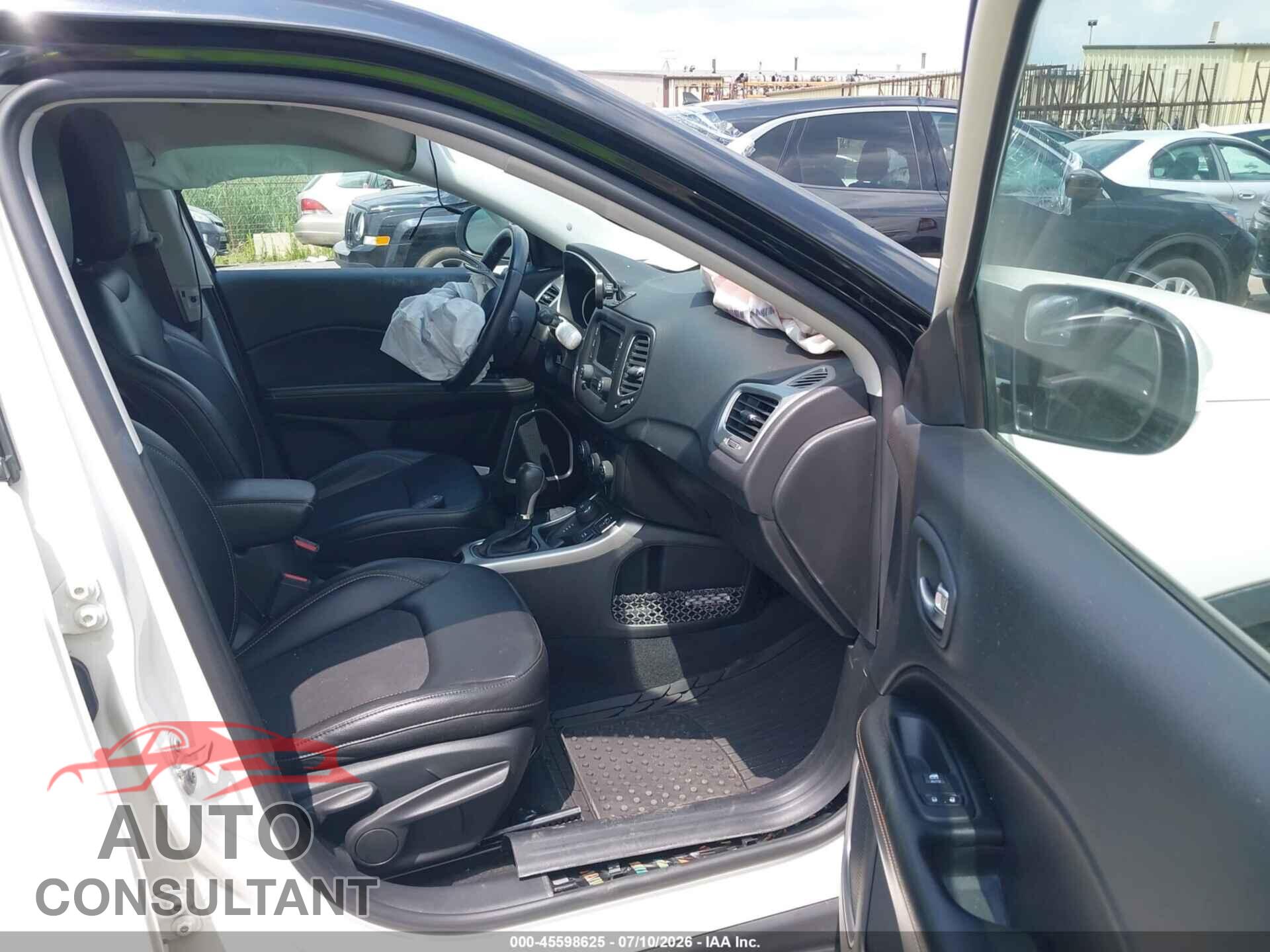 JEEP COMPASS 2018 - 3C4NJDBB8JT326318