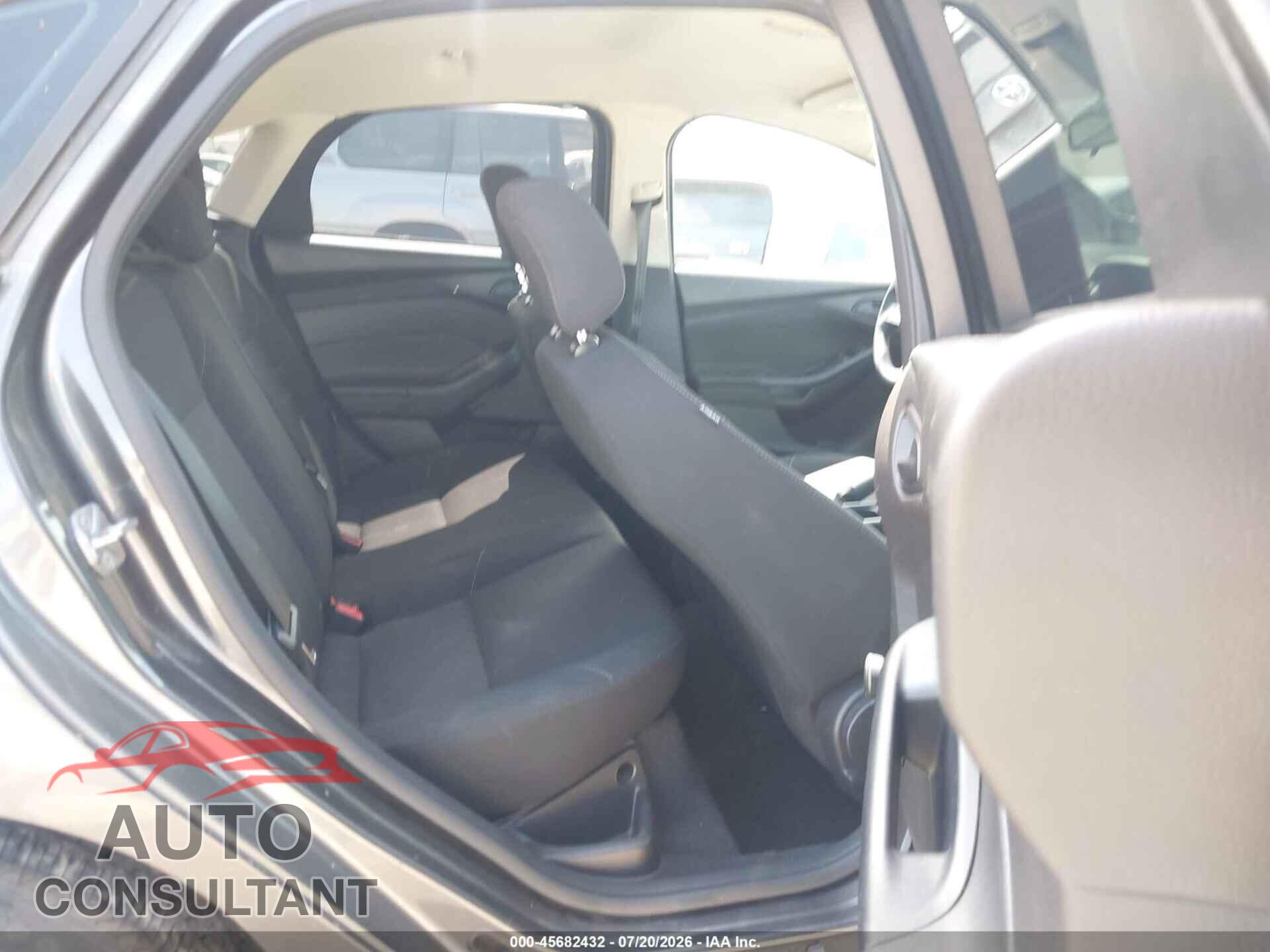 FORD FOCUS 2016 - 1FADP3E25GL275953