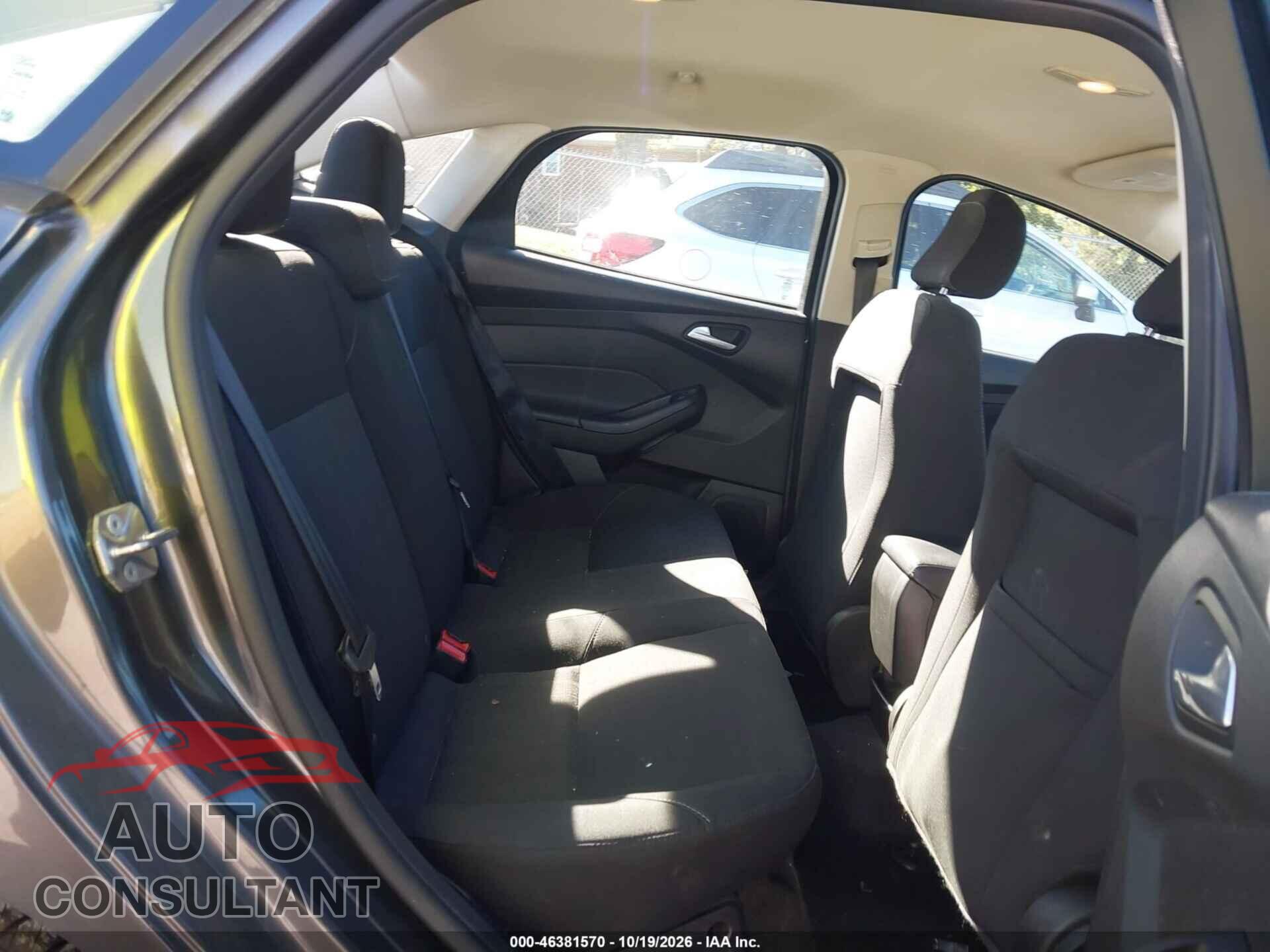 FORD FOCUS 2018 - 1FADP3FE7JL202373