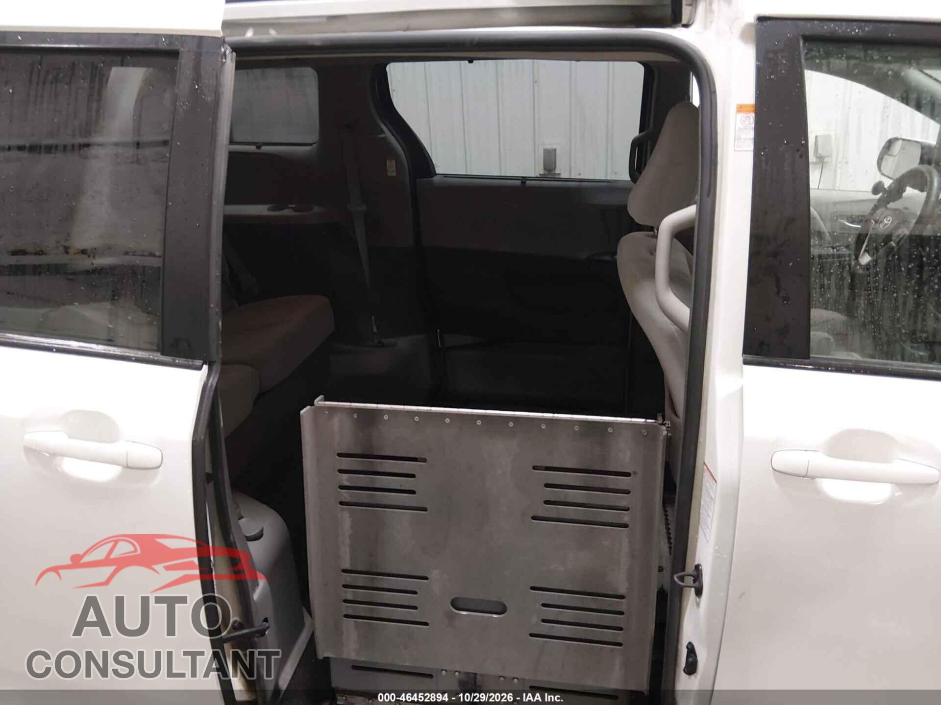 TOYOTA SIENNA 2018 - 5TDKZ3DC7JS918735