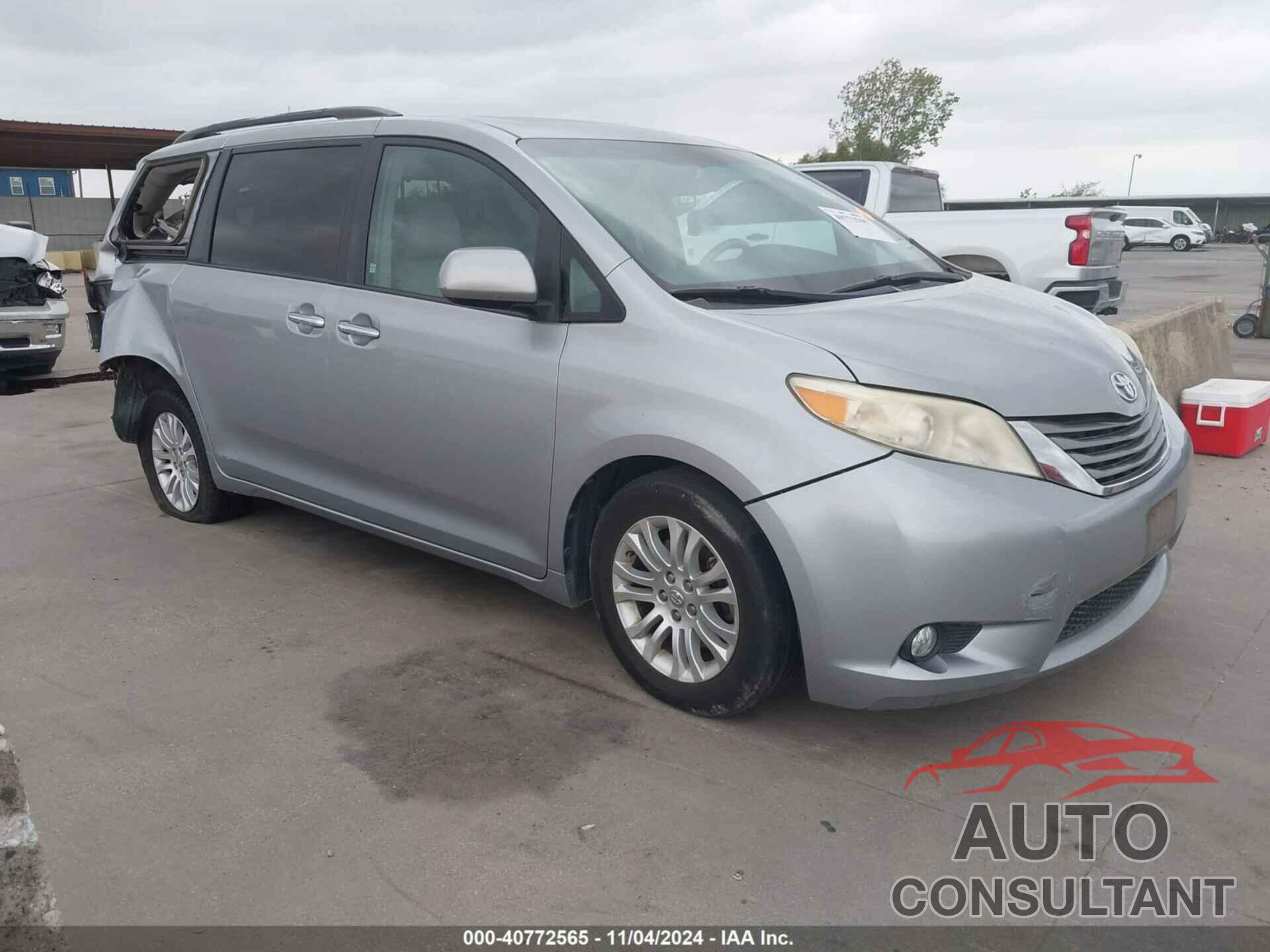 TOYOTA SIENNA 2011 - 5TDYK3DC8BS101967