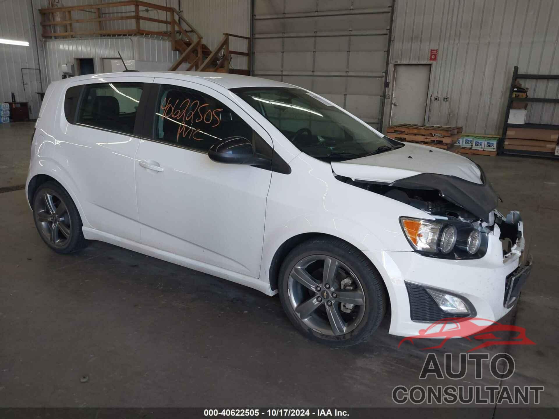 CHEVROLET SONIC 2015 - 1G1JG6SB2F4199211