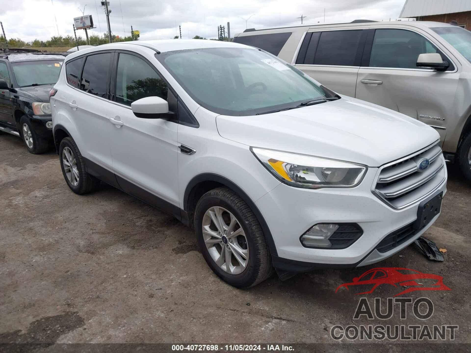 FORD ESCAPE 2017 - 1FMCU9G99HUA53614