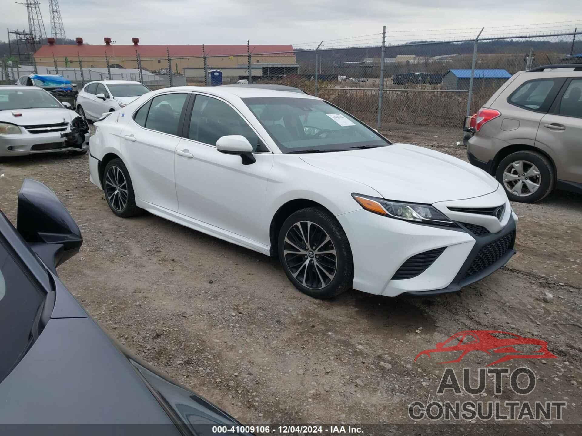 TOYOTA CAMRY 2018 - 4T1B11HK1JU656294