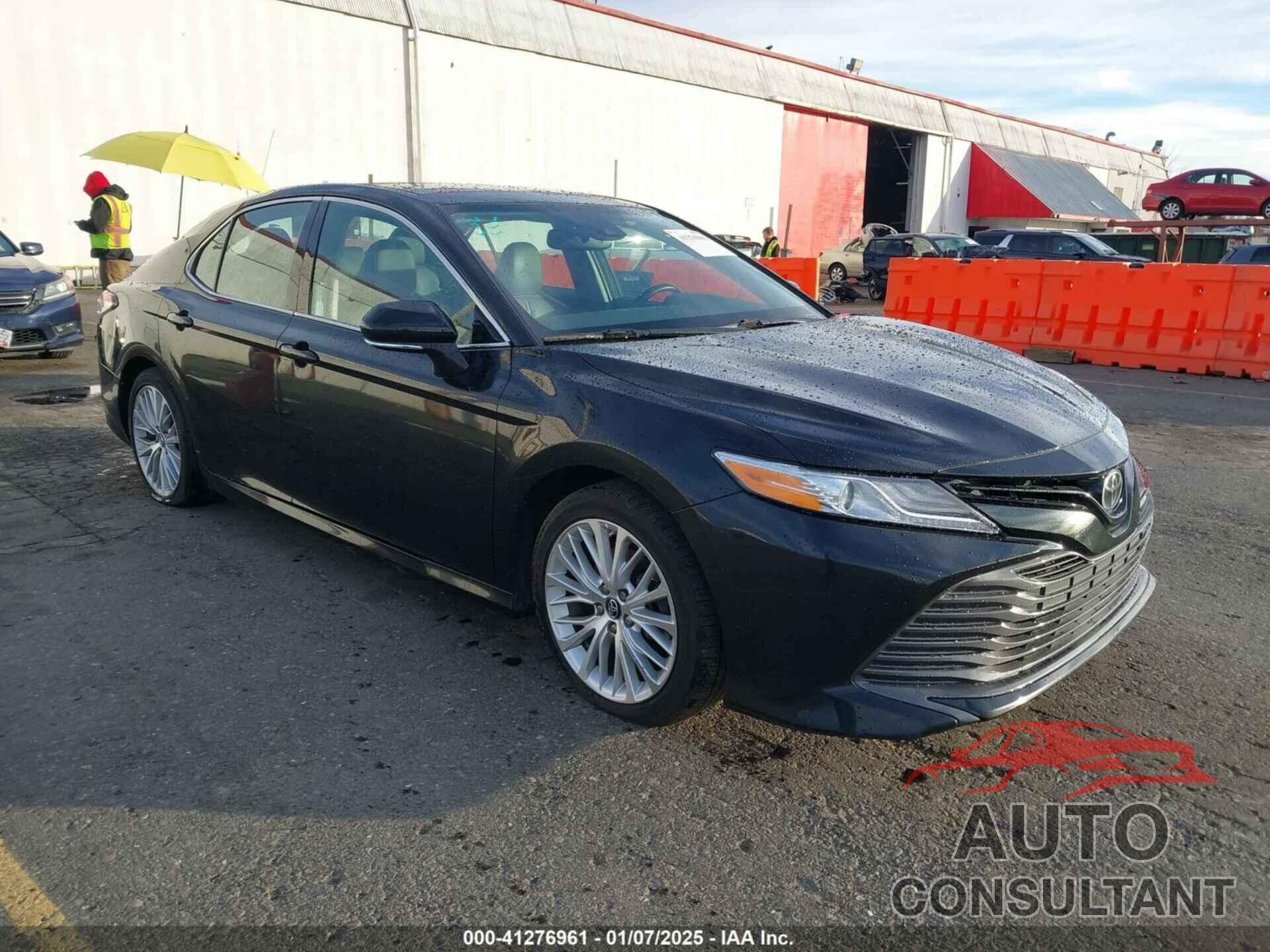 TOYOTA CAMRY 2019 - 4T1B11HK0KU810527