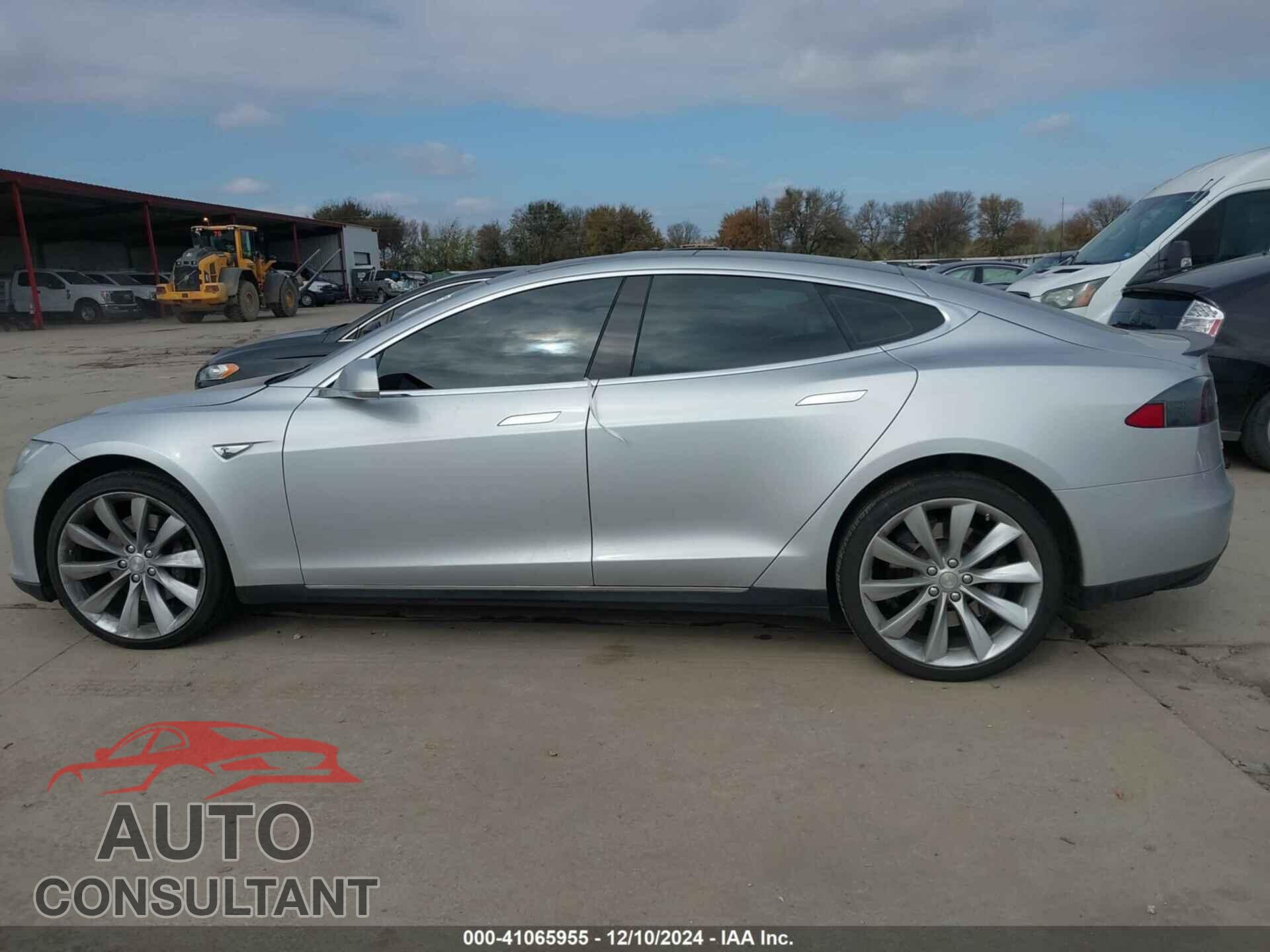 TESLA MODEL S 2013 - 5YJSA1DP2DFP17574