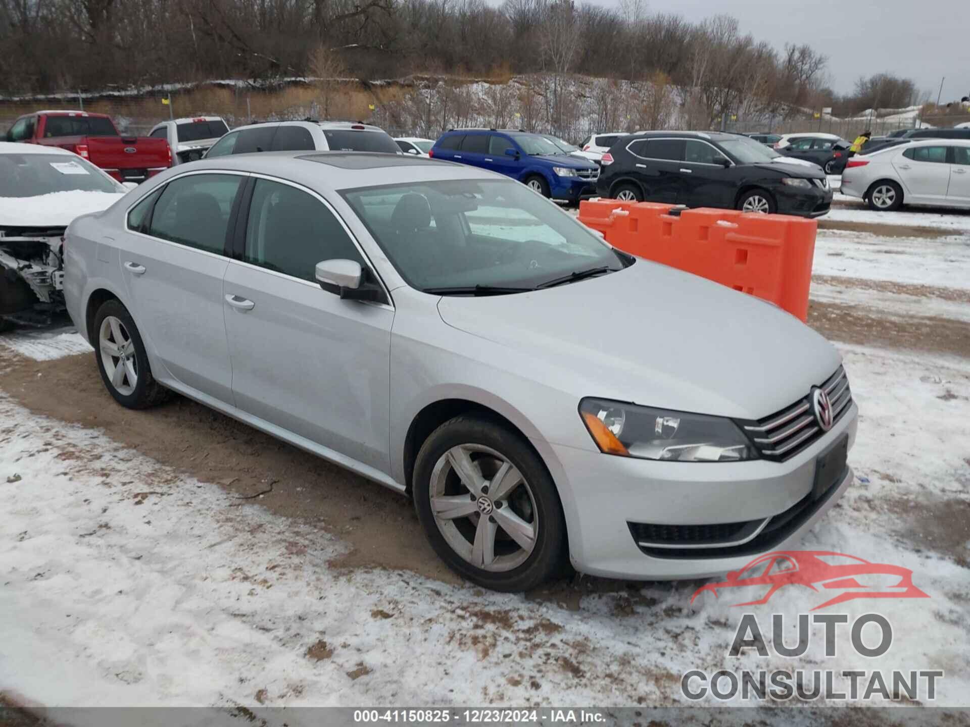 VOLKSWAGEN PASSAT 2013 - 1VWBH7A35DC005005