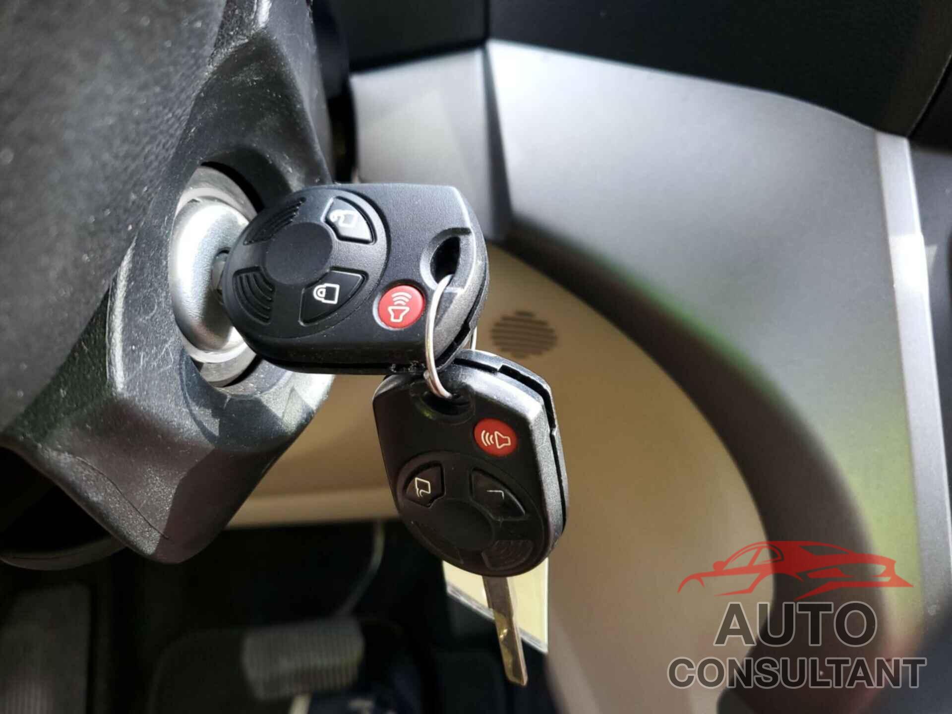 FORD ESCAPE 2018 - 1FMCU9GD3JUC13254
