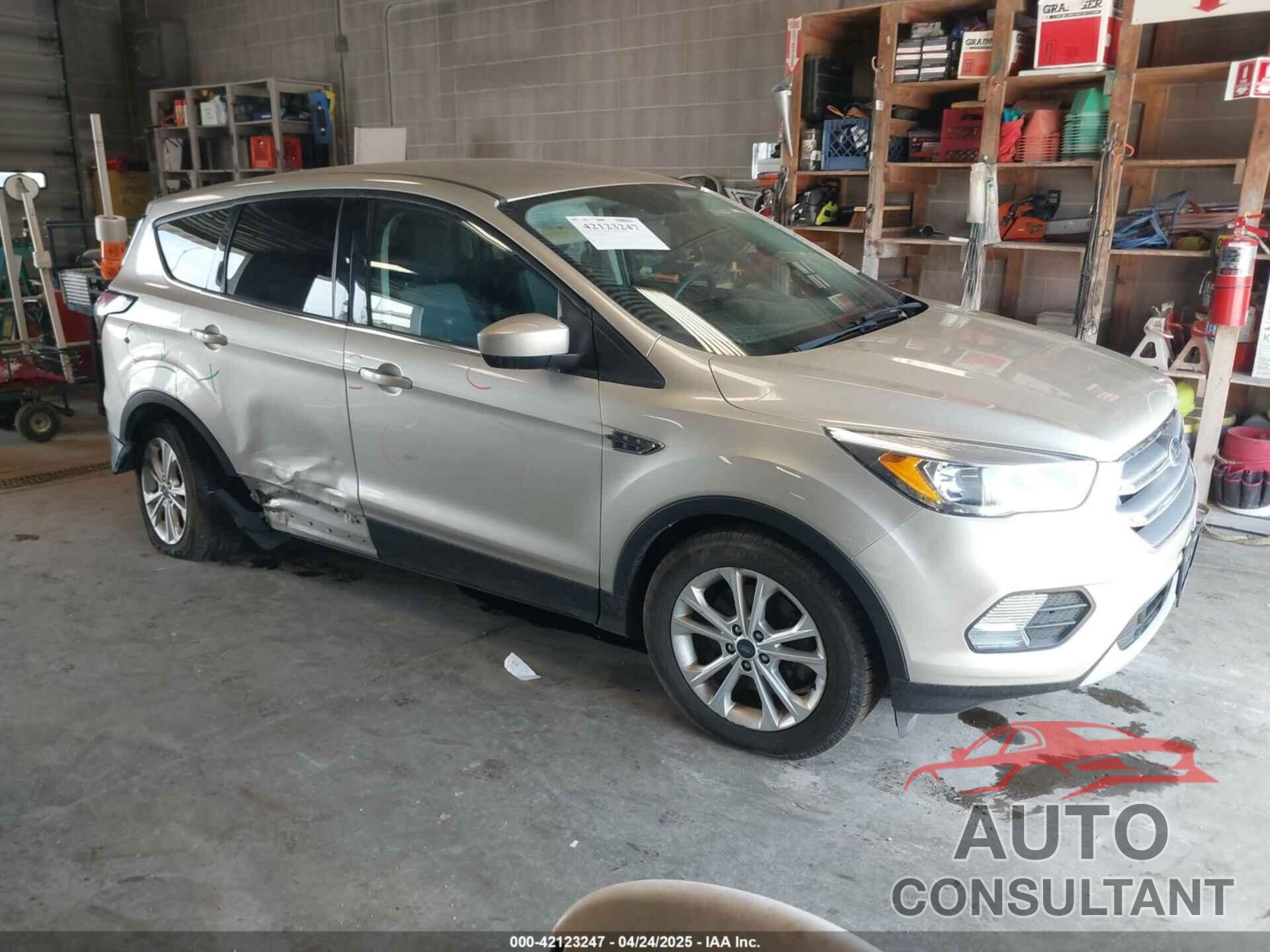 FORD ESCAPE 2017 - 1FMCU9GD7HUD09334