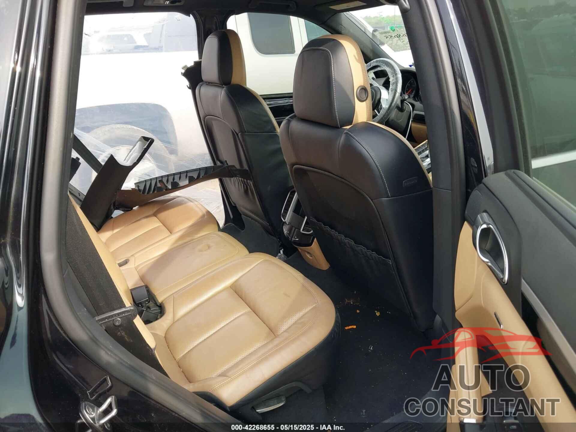 PORSCHE CAYENNE 2016 - WP1AA2A27GKA08400