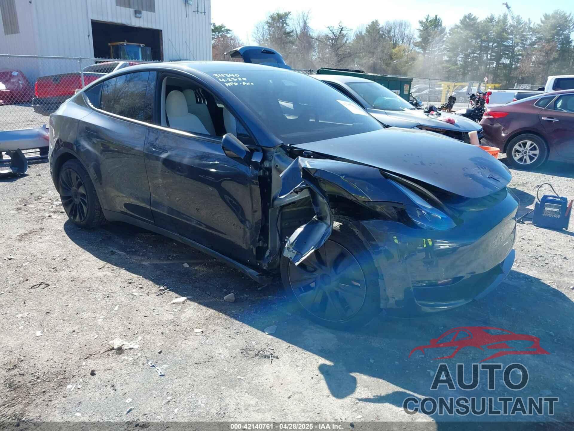 TESLA MODEL Y 2025 - 7SAYGDEE8SF244254