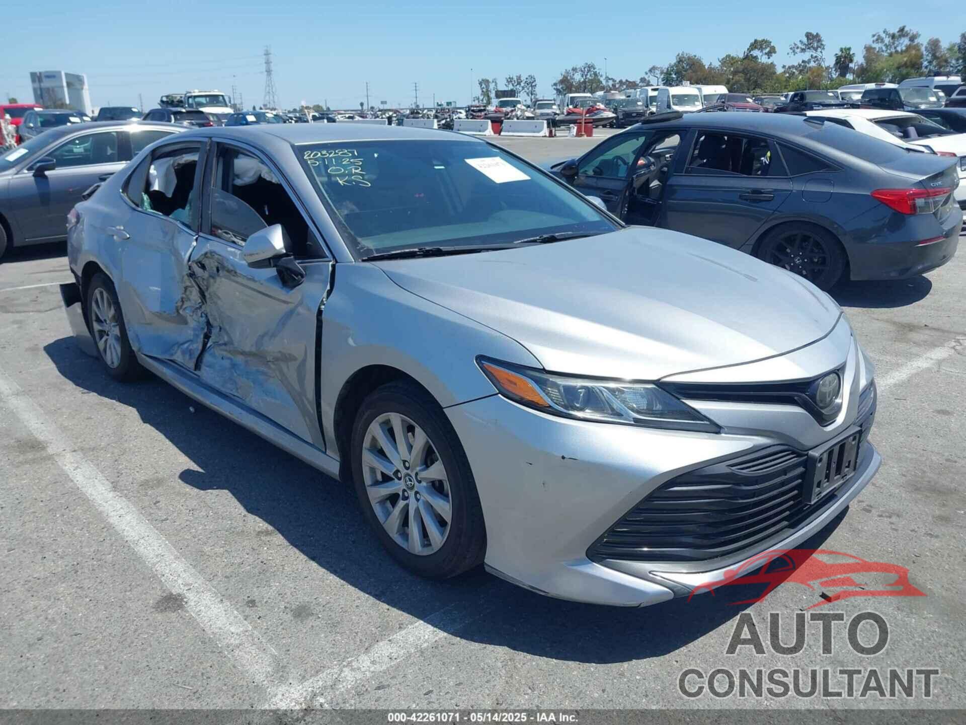 TOYOTA CAMRY 2019 - 4T1B11HK3KU729666
