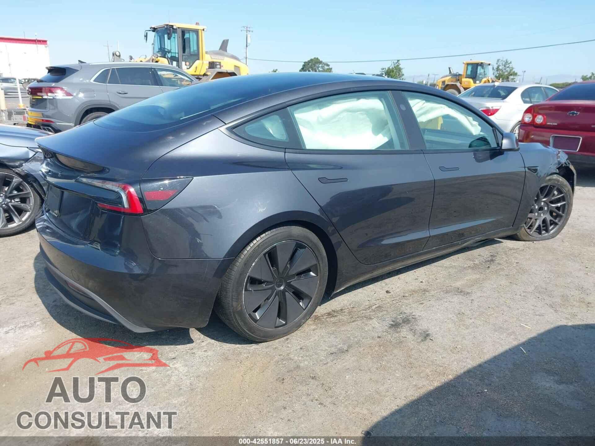 TESLA MODEL 3 2024 - 5YJ3E1EA9RF726573
