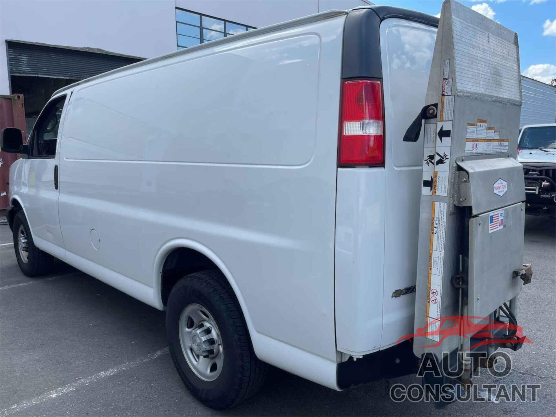 CHEVROLET EXPRESS G3500 2019 - 1GCZGGFP5K1332660