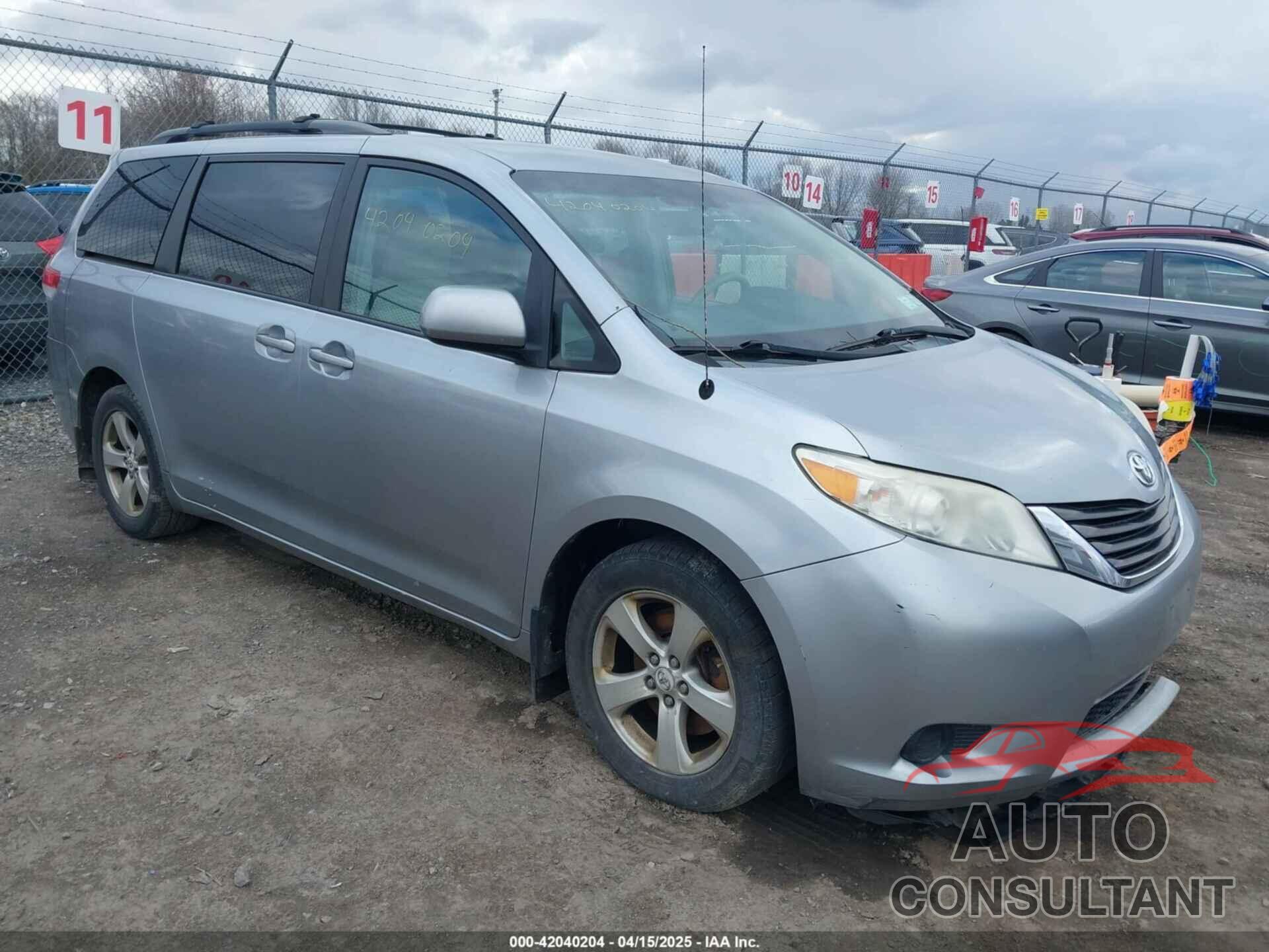 TOYOTA SIENNA 2011 - 5TDKK3DC8BS051934