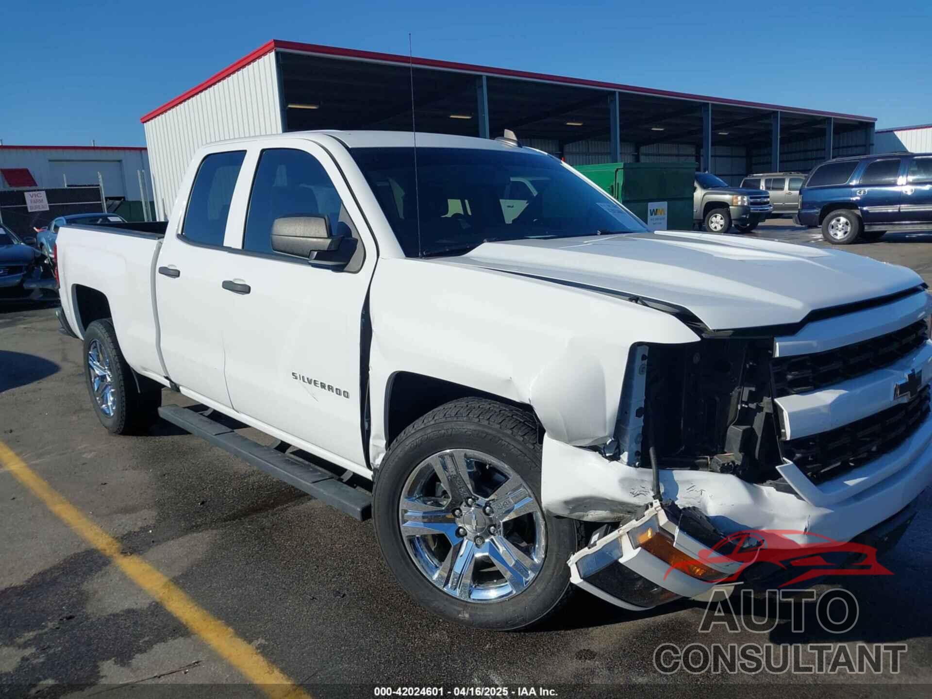 CHEVROLET SILVERADO 1500 2018 - 1GCRCPEC5JZ351641