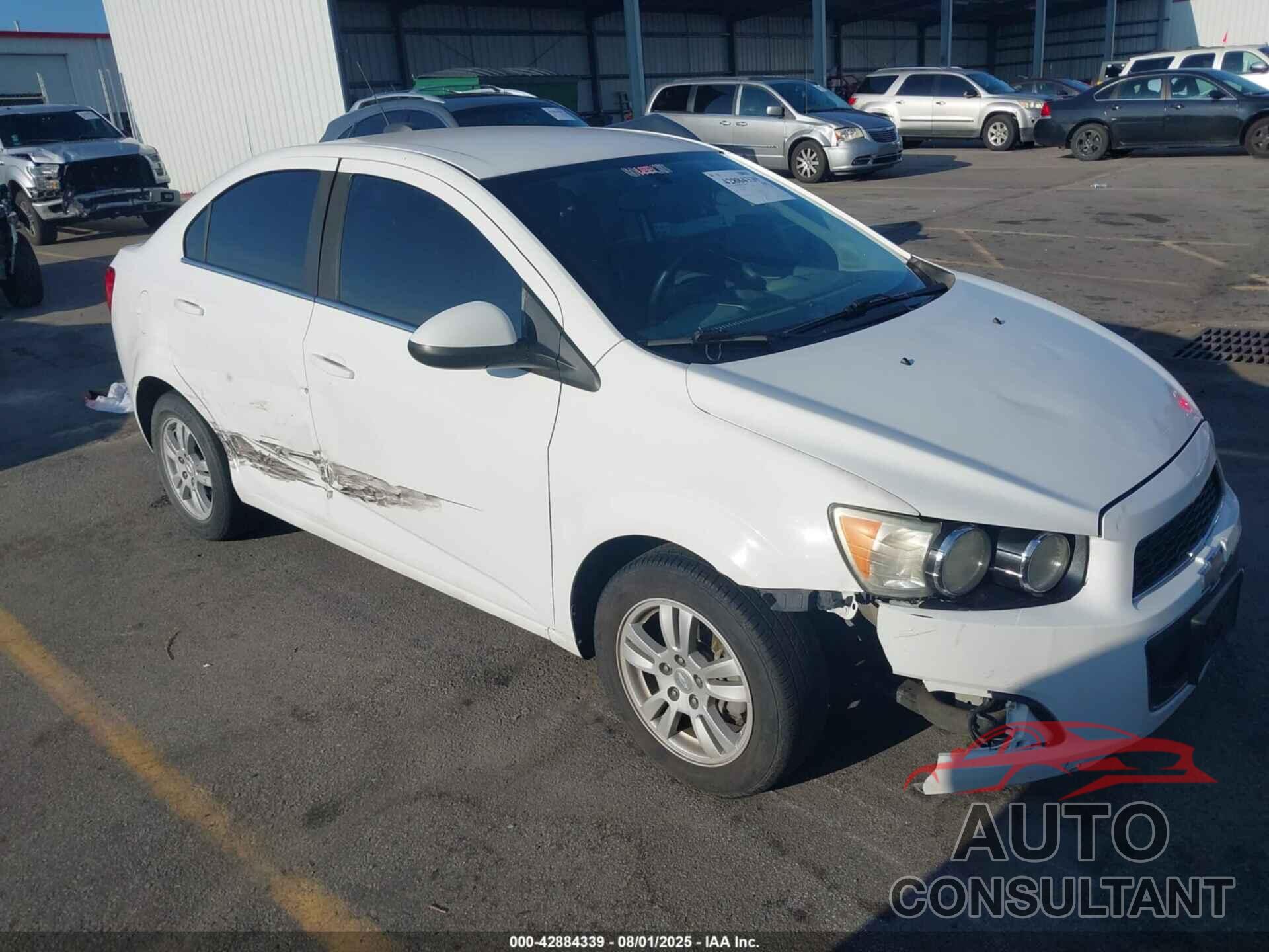 CHEVROLET SONIC 2015 - 1G1JC5SB8F4115561