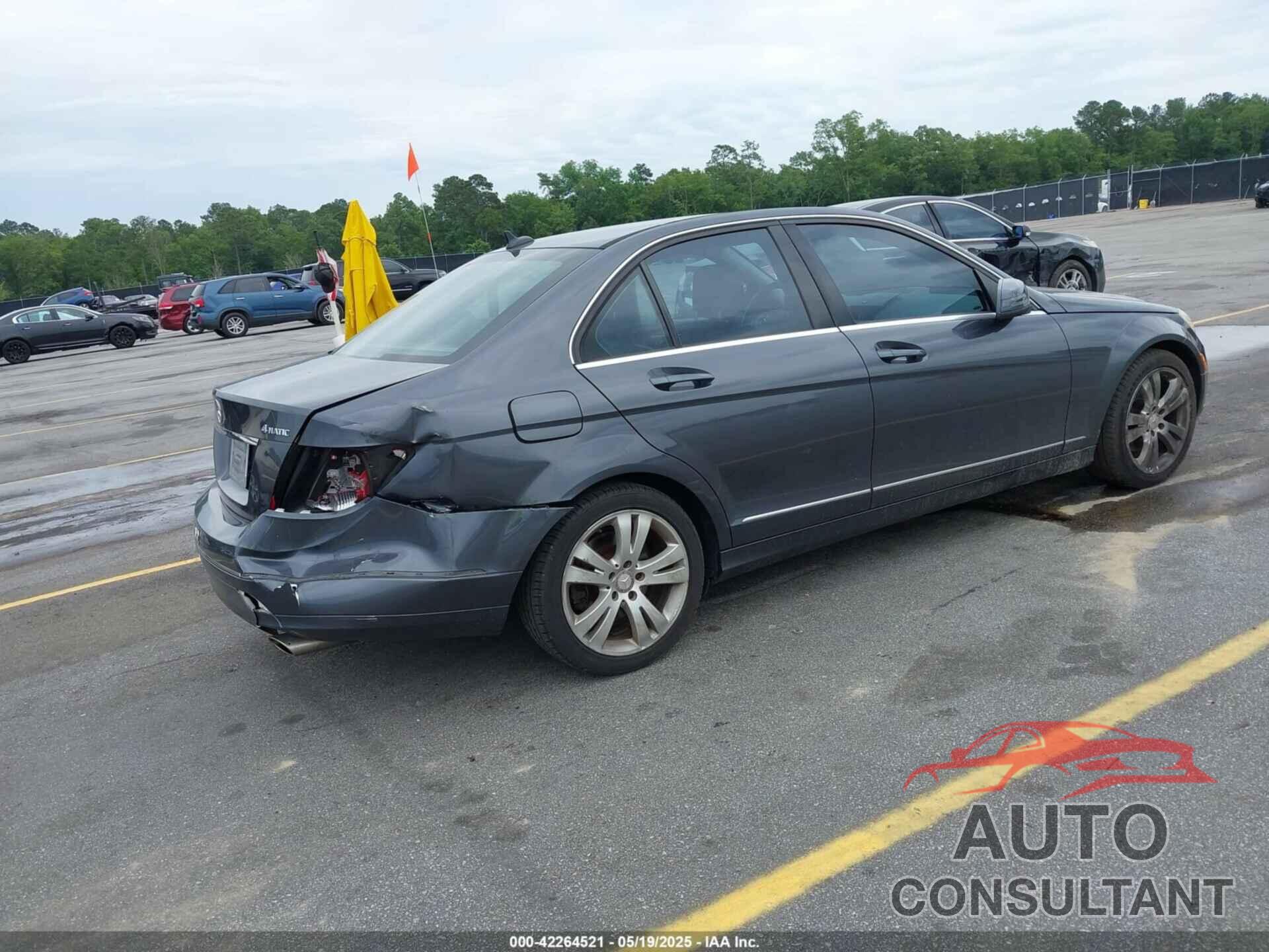MERCEDES-BENZ C 300 2010 - WDDGF8BB9AR108386