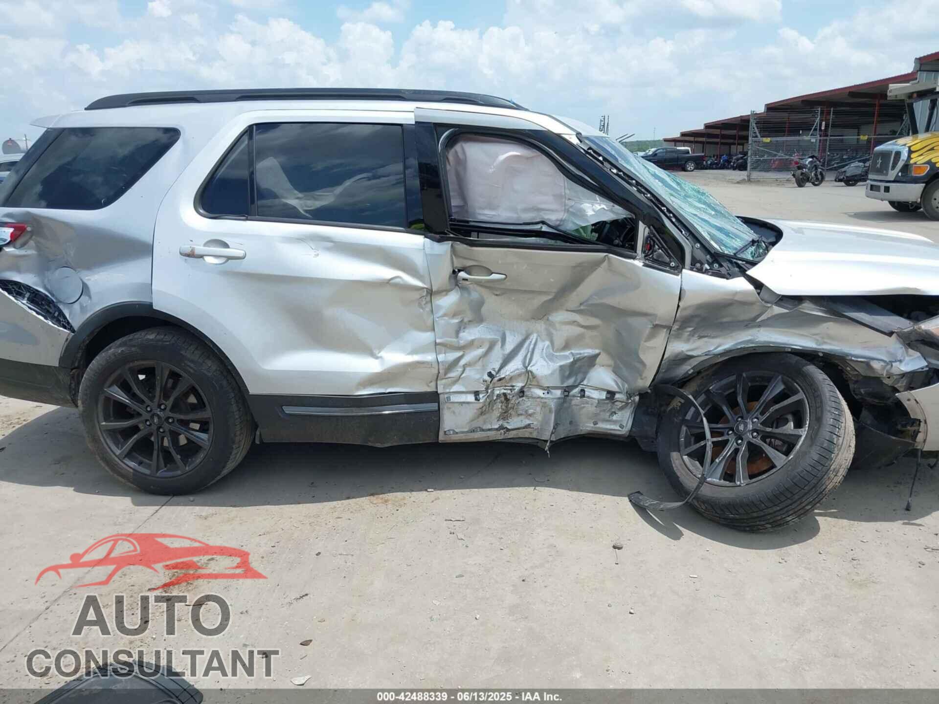 FORD EXPLORER 2018 - 1FM5K7D89JGA38016