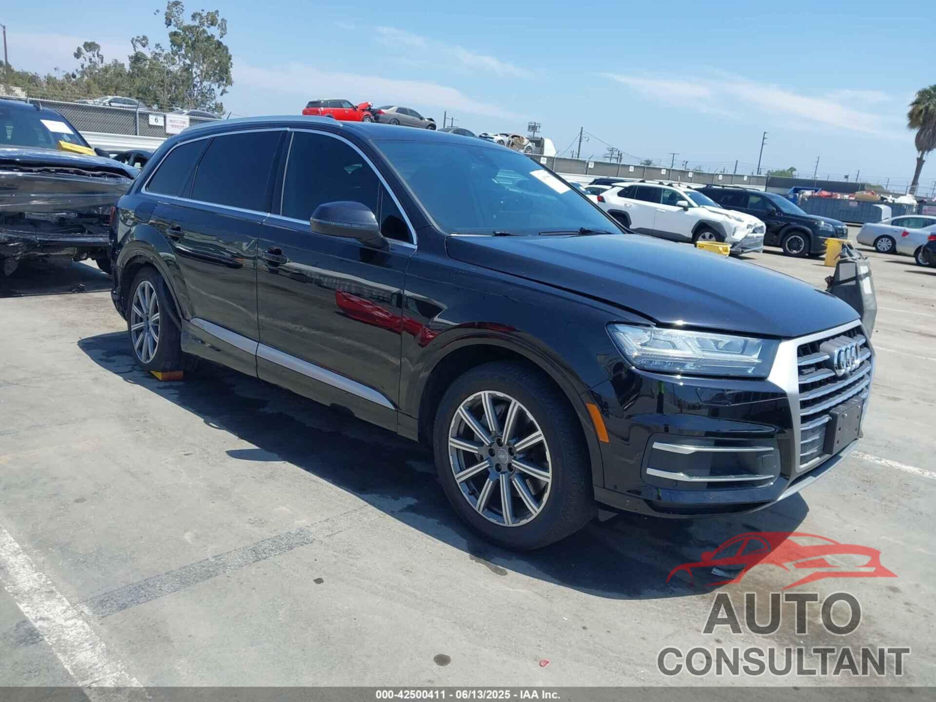 AUDI Q7 2019 - WA1LHAF70KD038060