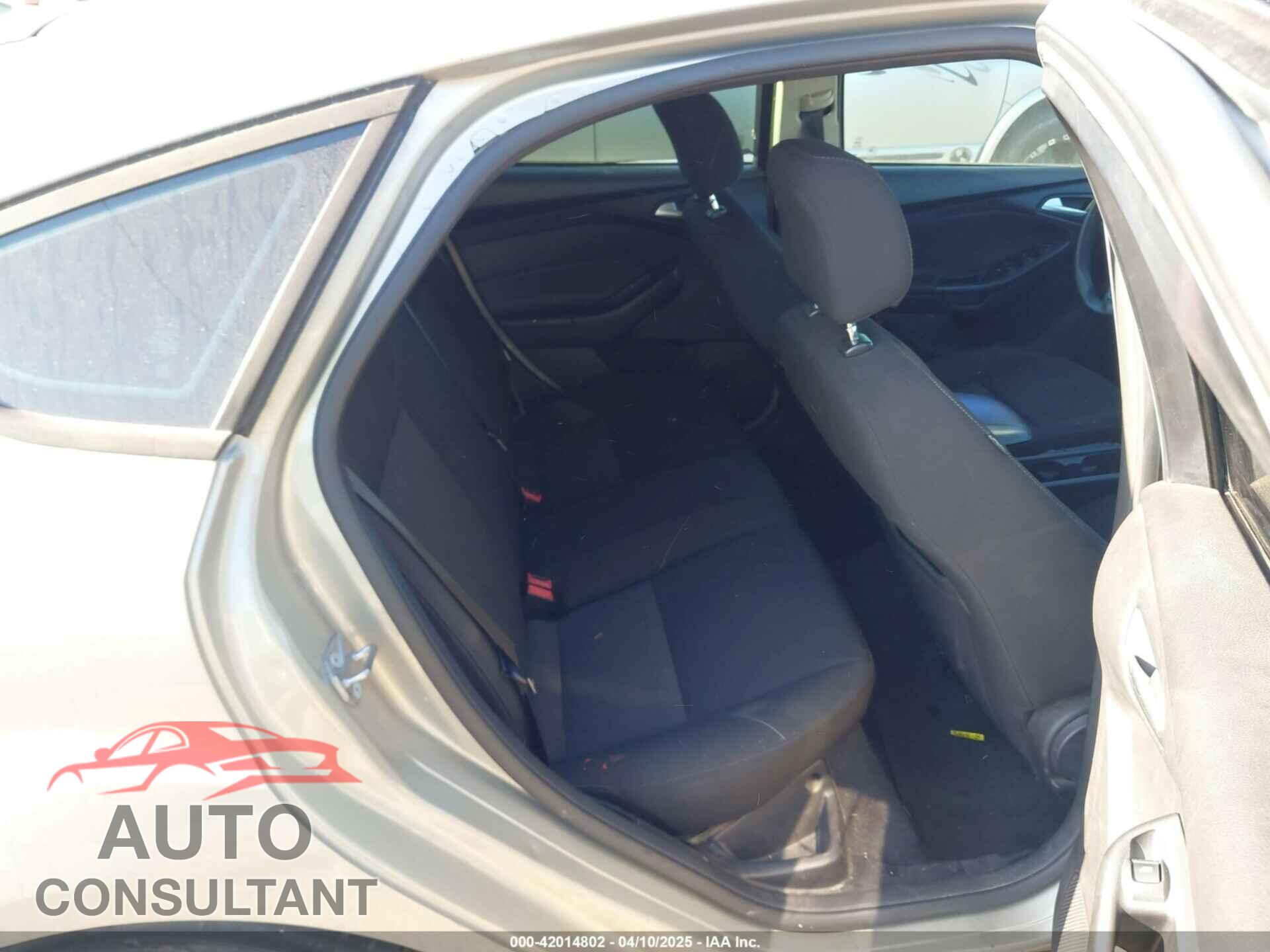 FORD FOCUS 2015 - 1FADP3K23FL261021
