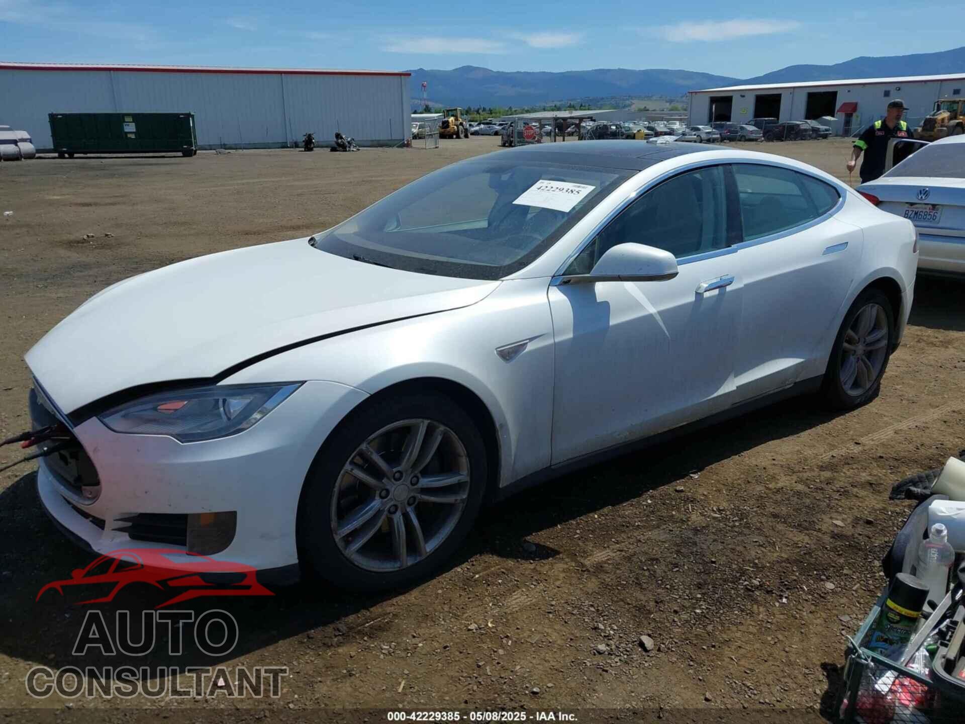 TESLA MODEL S 2013 - 5YJSA1CG8DFP09707