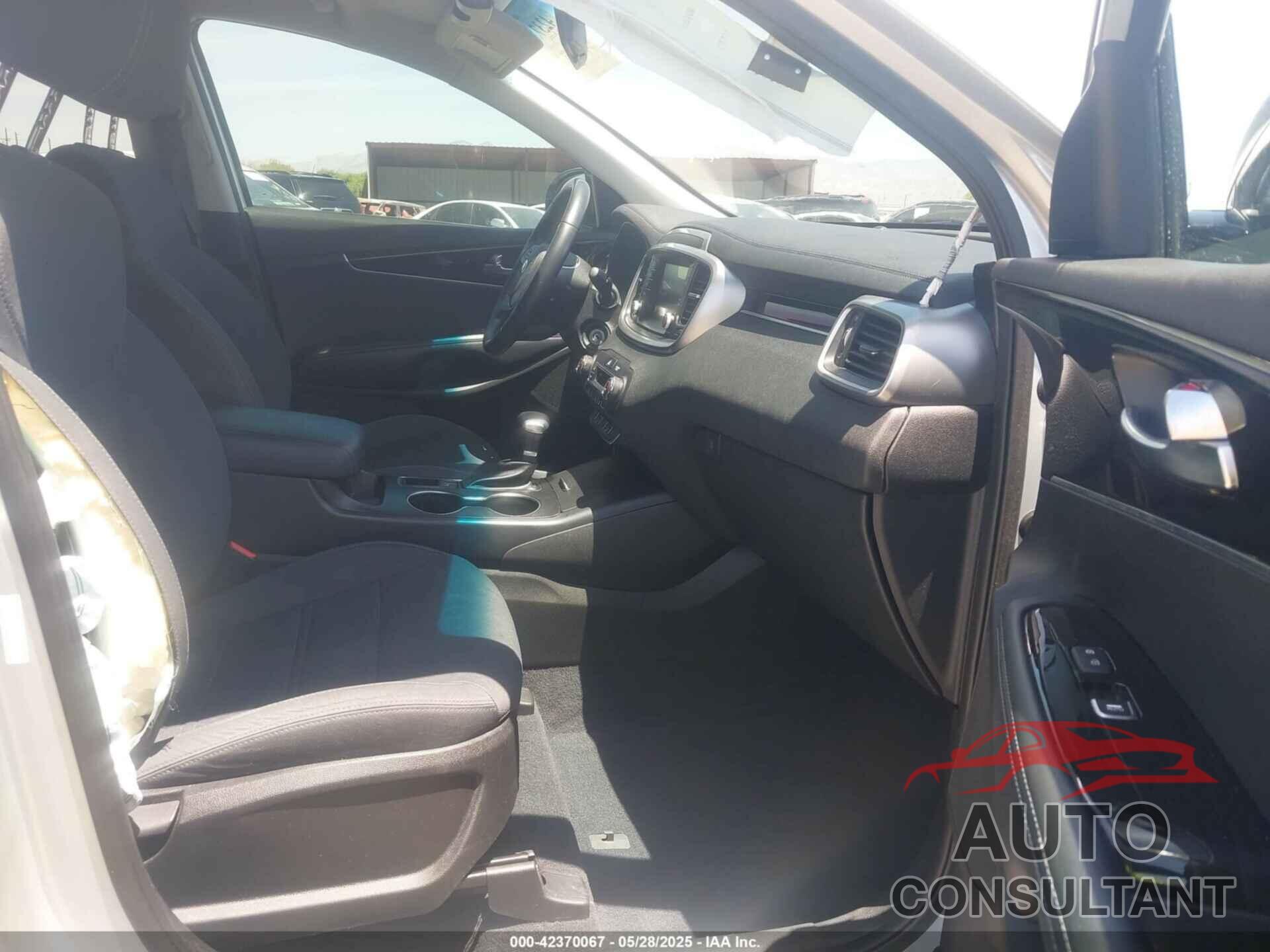 KIA SORENTO 2019 - 5XYPG4A58KG597729