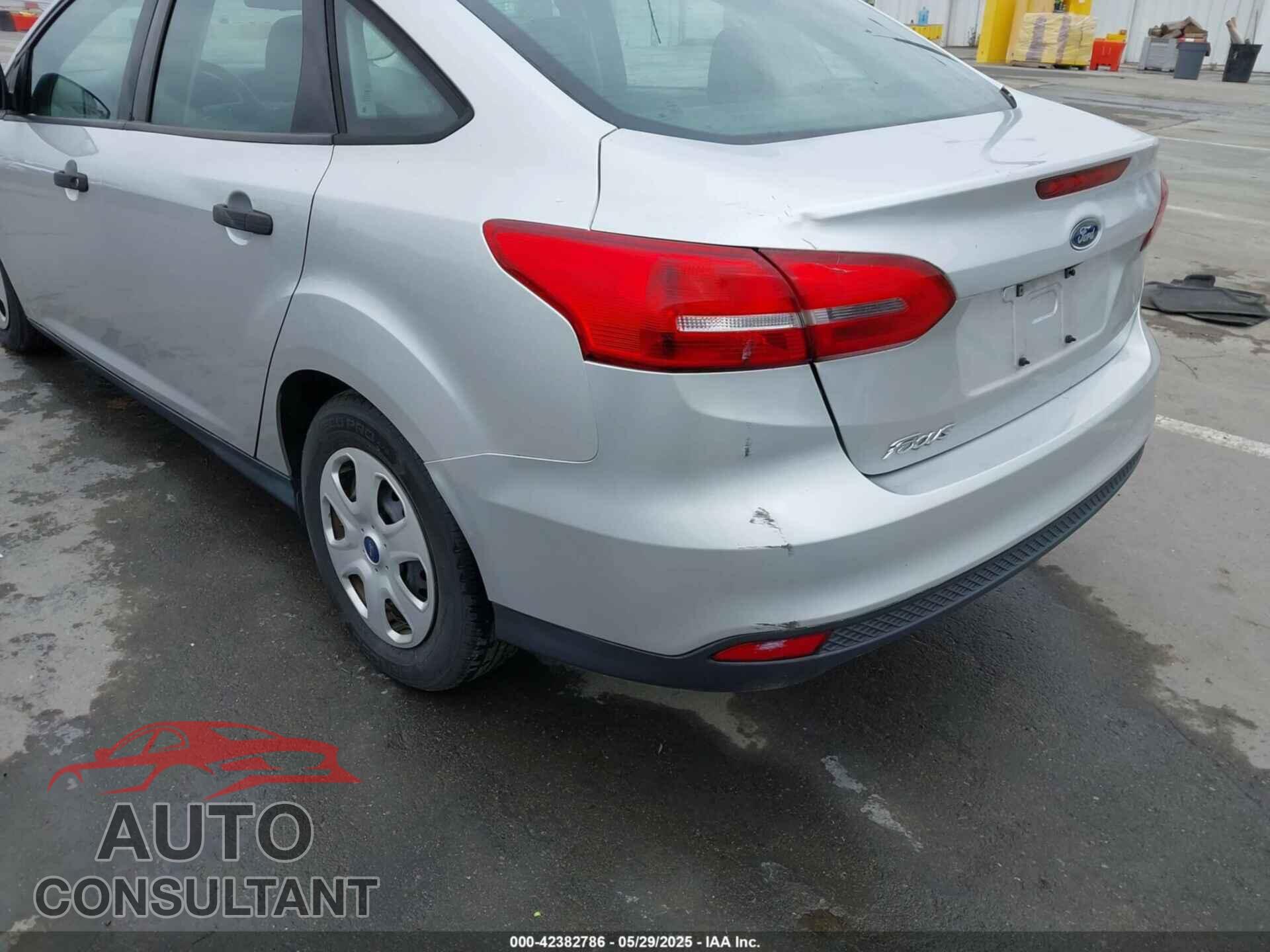 FORD FOCUS 2017 - 1FADP3E21HL336460