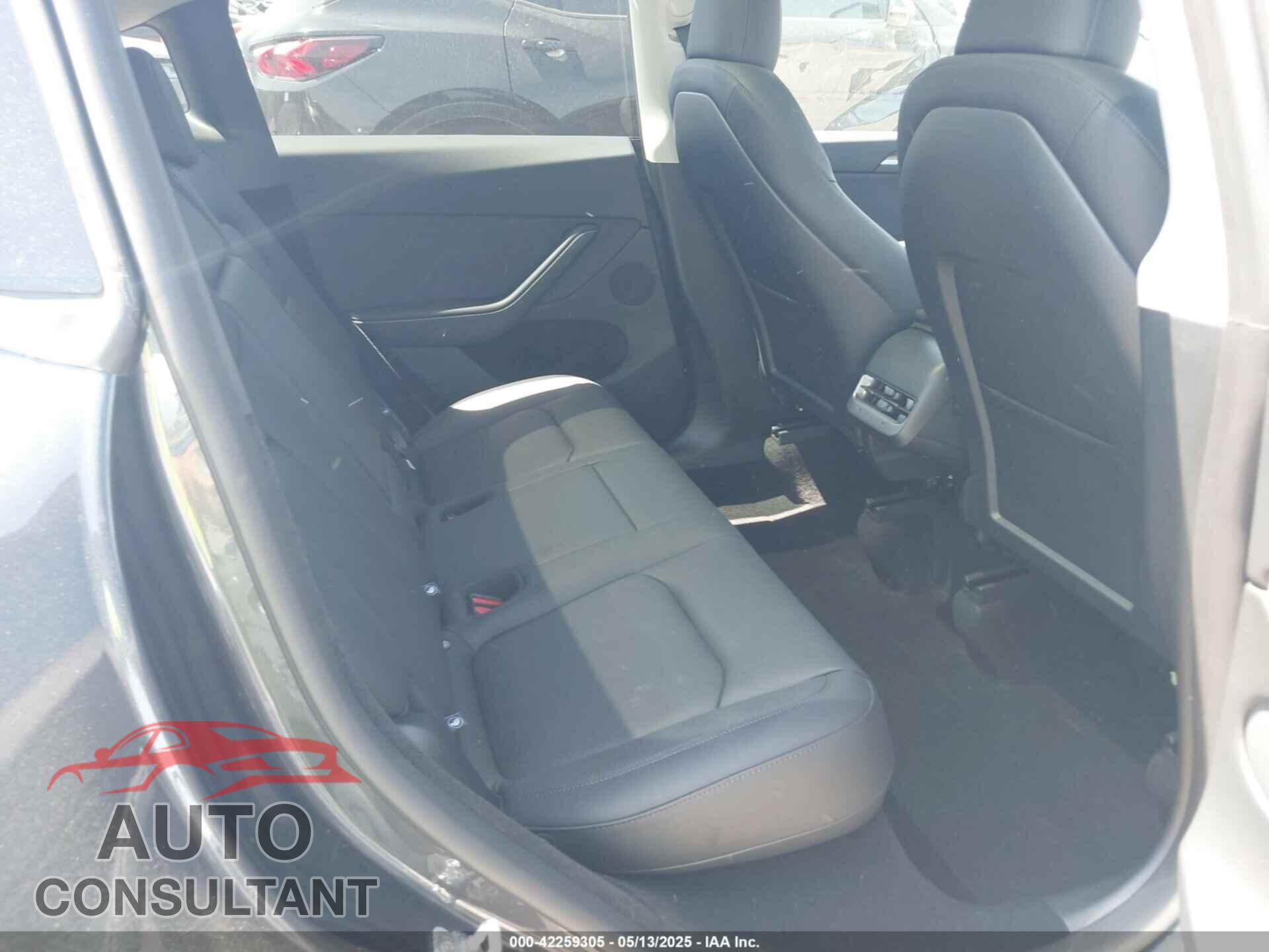 TESLA MODEL Y 2025 - 7SAYGDED1SA357841