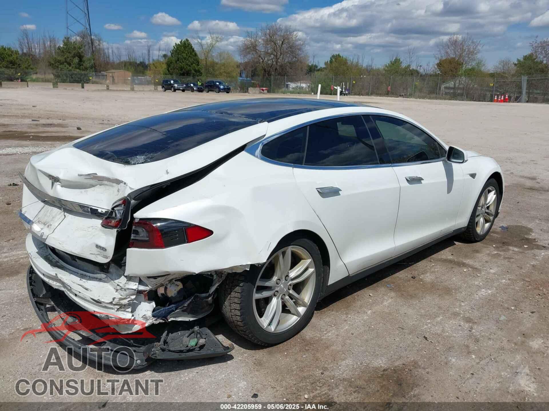 TESLA MODEL S 2015 - 5YJSA1H26FF084143