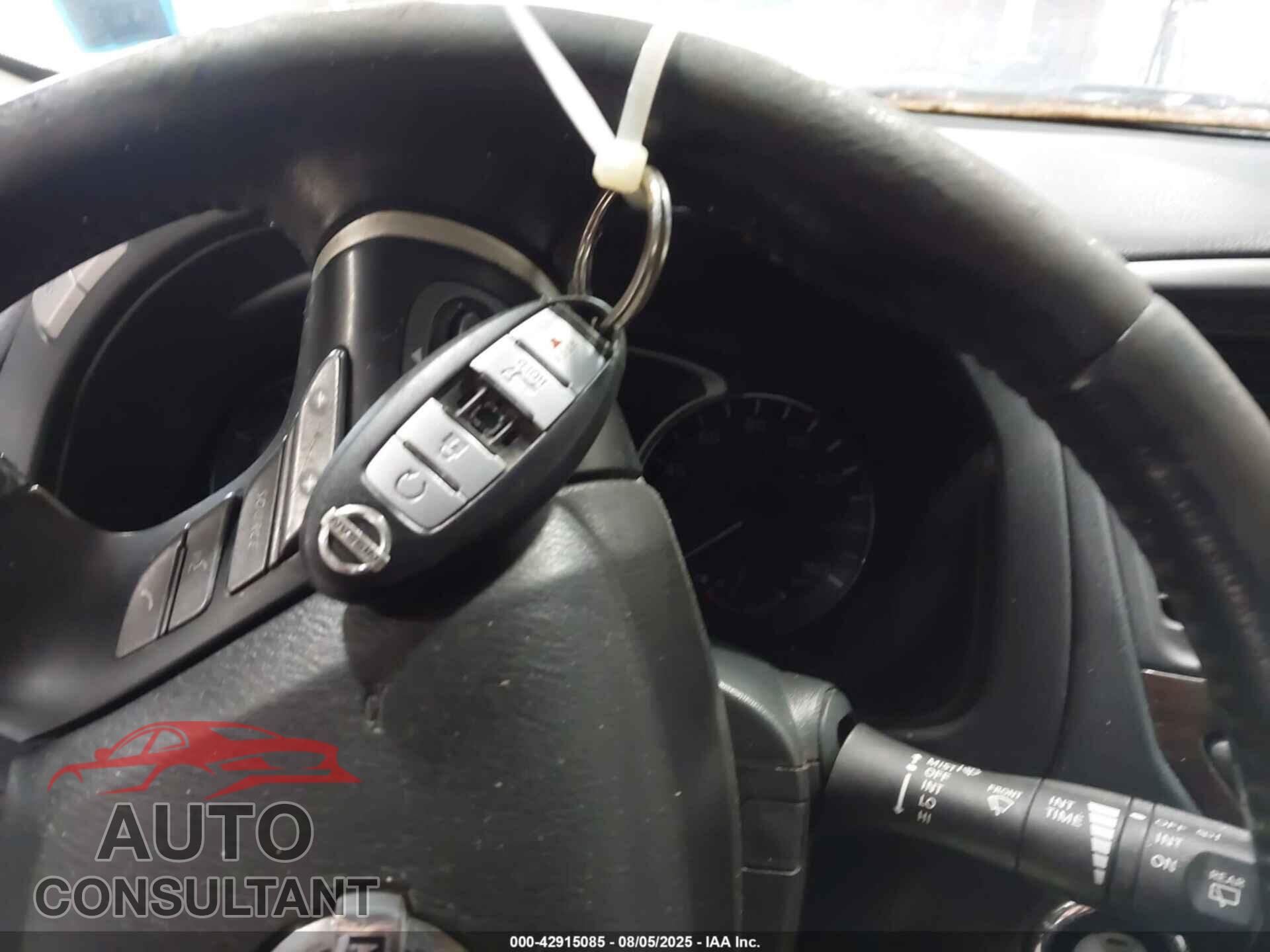 NISSAN PATHFINDER 2013 - 5N1AR2MM5DC687236