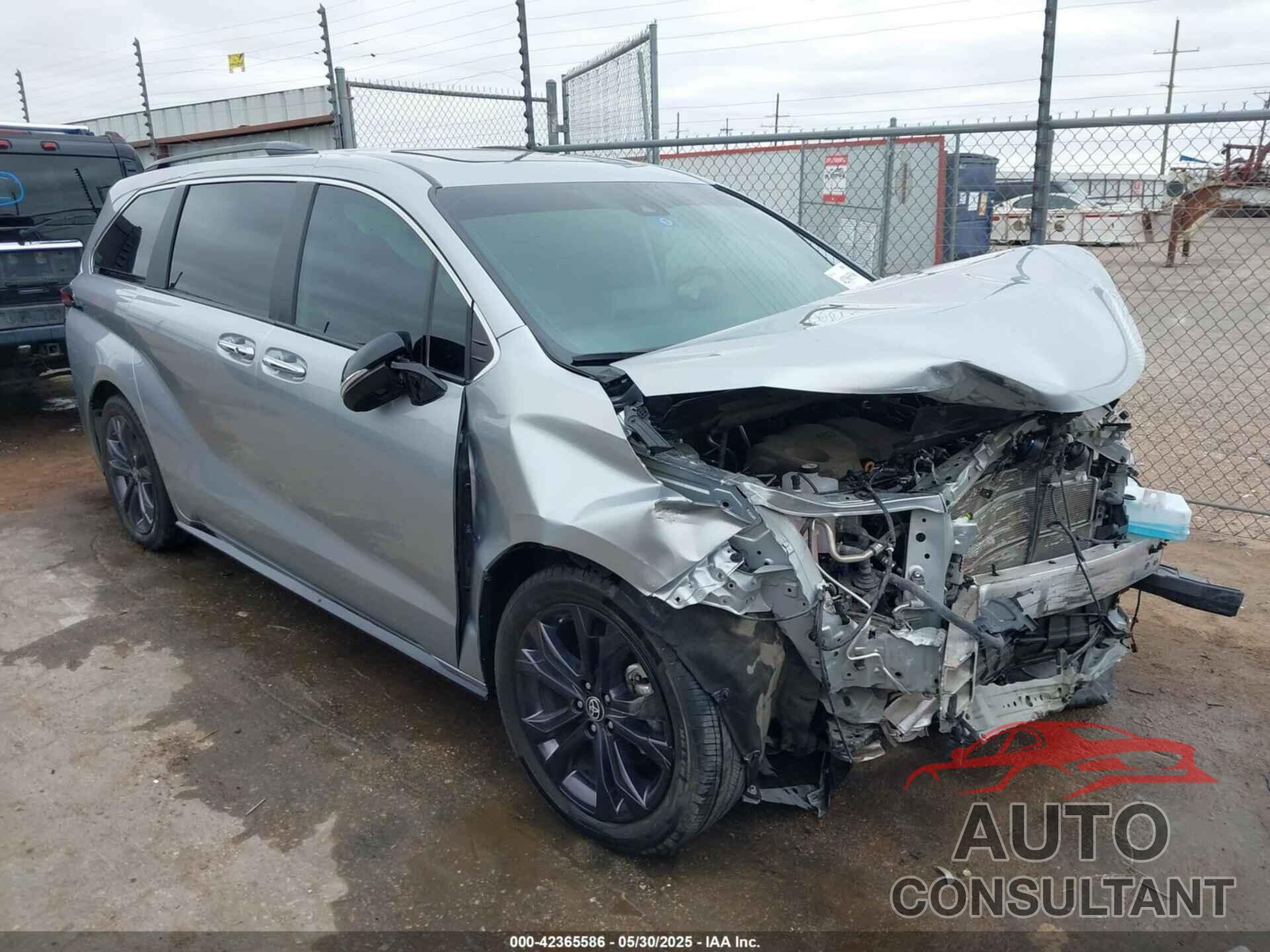 TOYOTA SIENNA 2023 - 5TDCRKEC2PS155867
