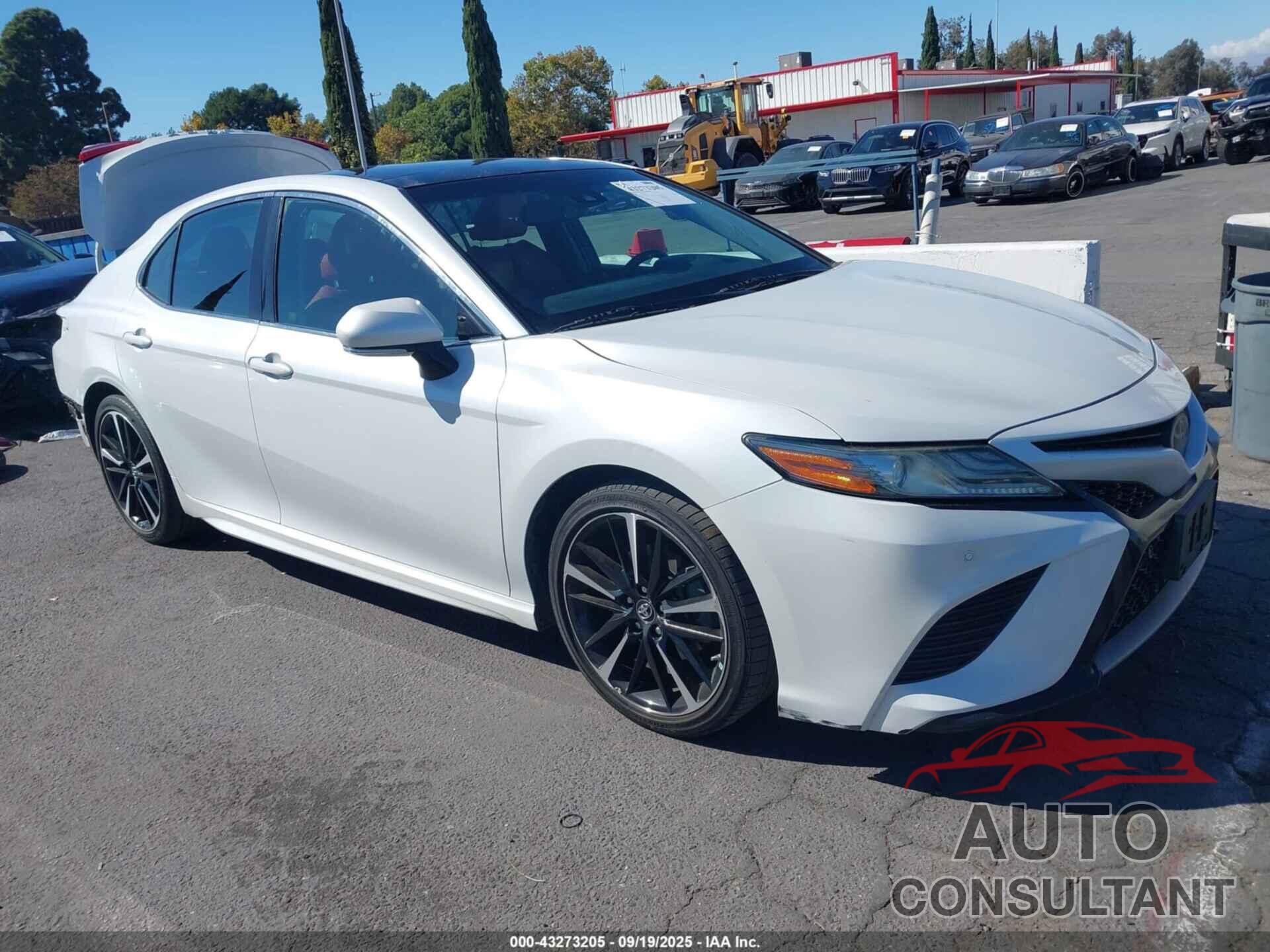 TOYOTA CAMRY 2018 - 4T1B61HKXJU071747