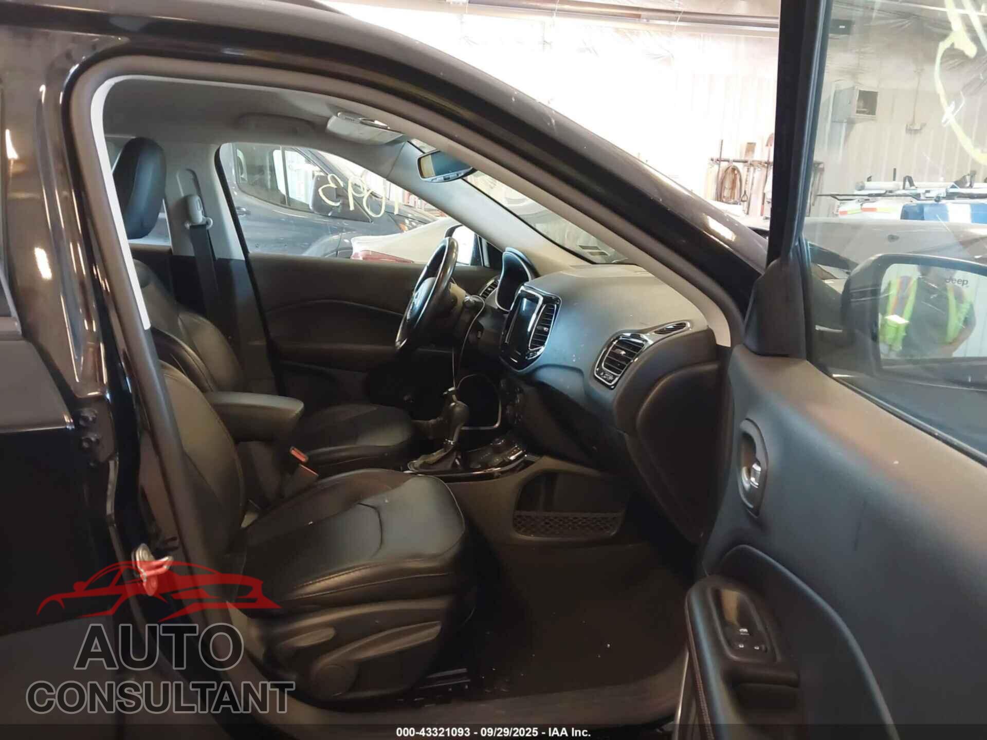 JEEP COMPASS 2020 - 3C4NJDCB5LT164004