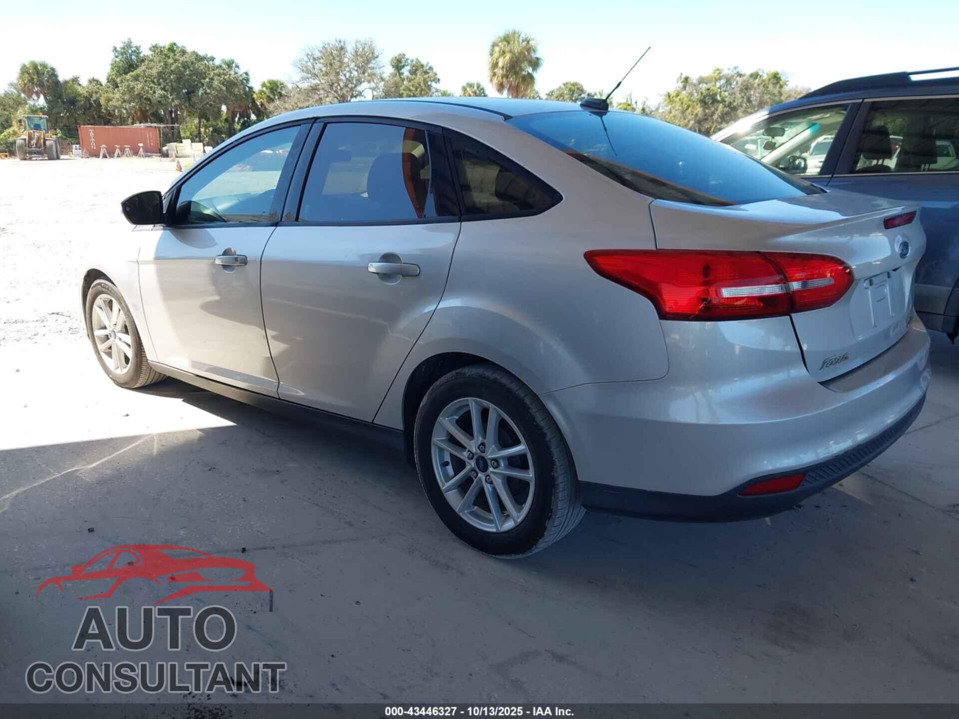 FORD FOCUS 2015 - 1FADP3F23FL205462
