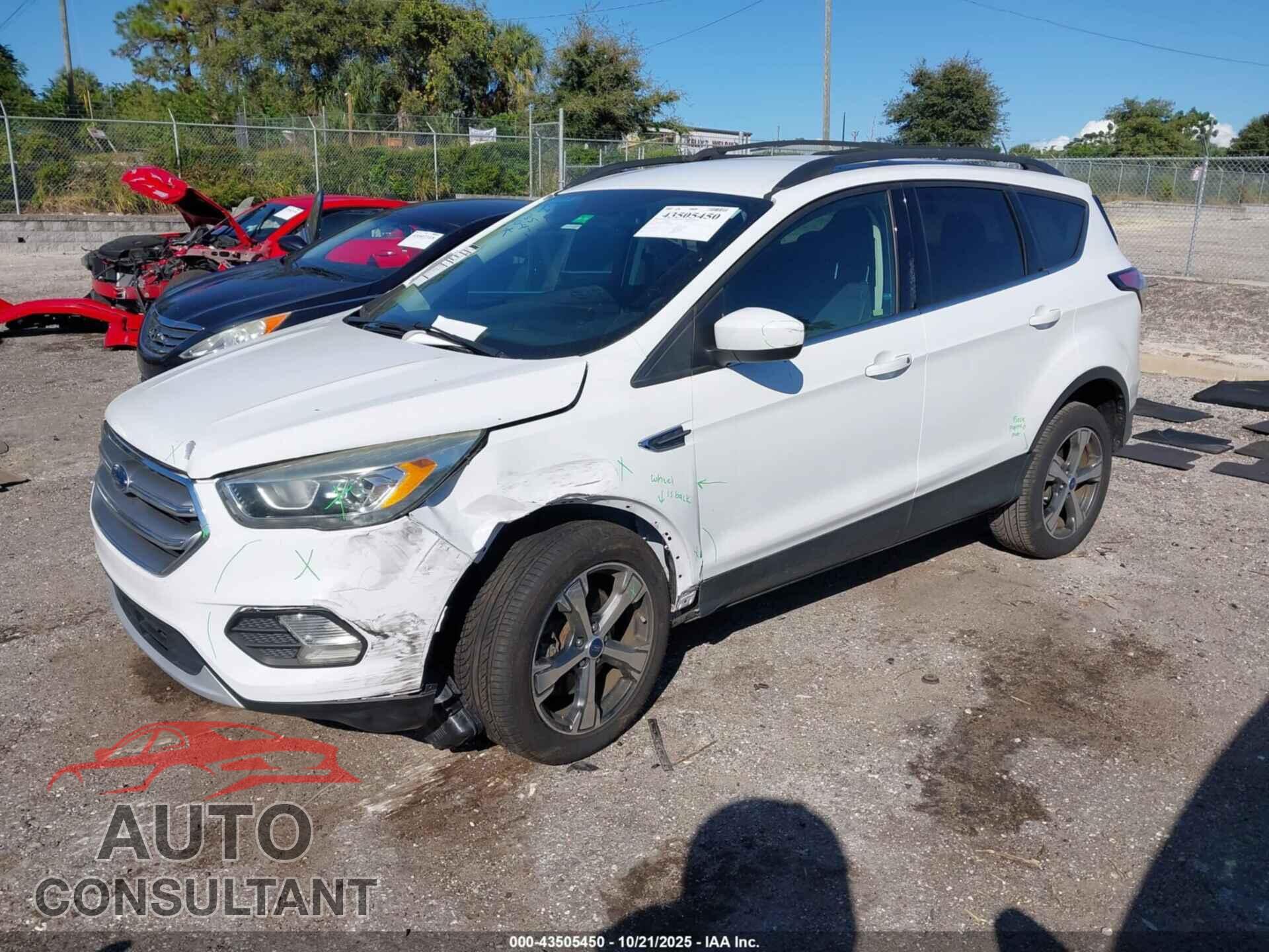 FORD ESCAPE 2017 - 1FMCU9G99HUC92595