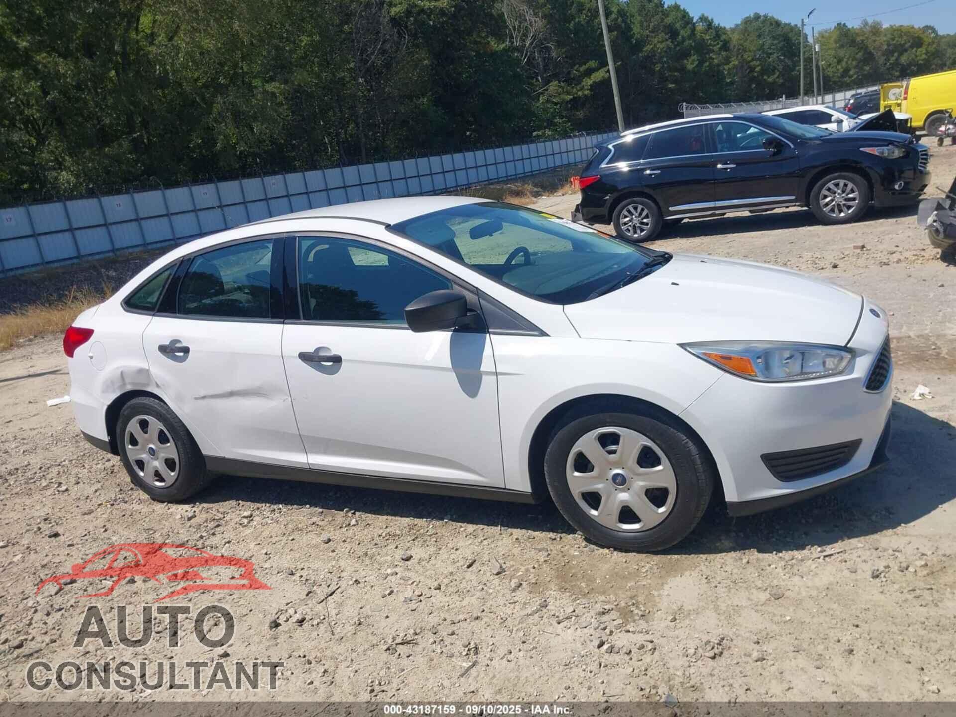 FORD FOCUS 2015 - 1FADP3E26FL311230