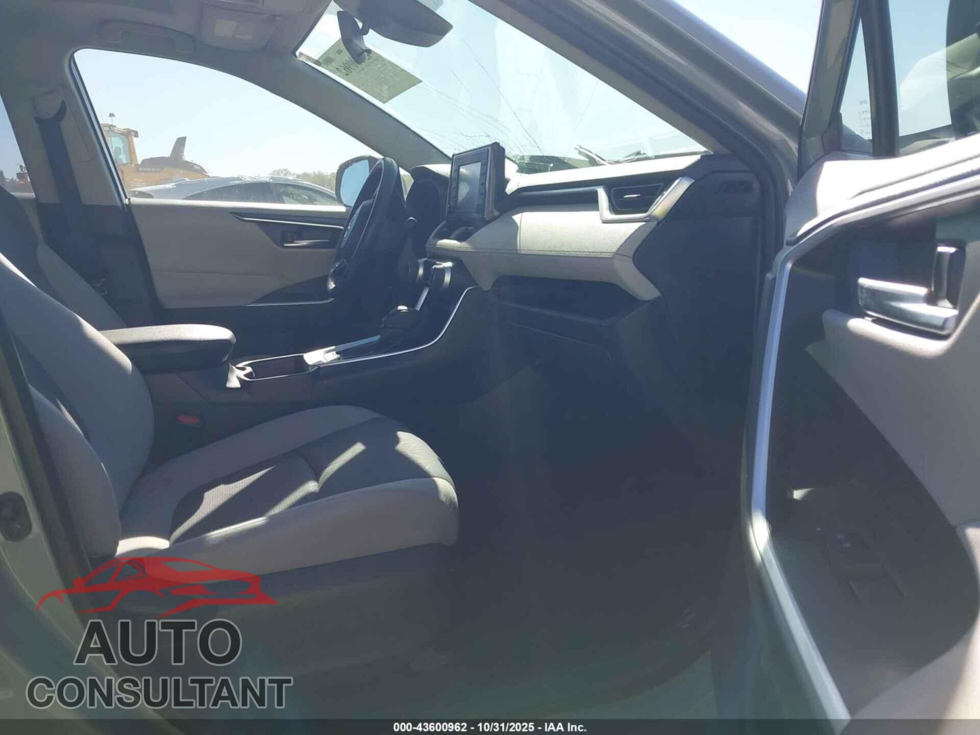 TOYOTA RAV4 2020 - JTMP1RFV5LD059075