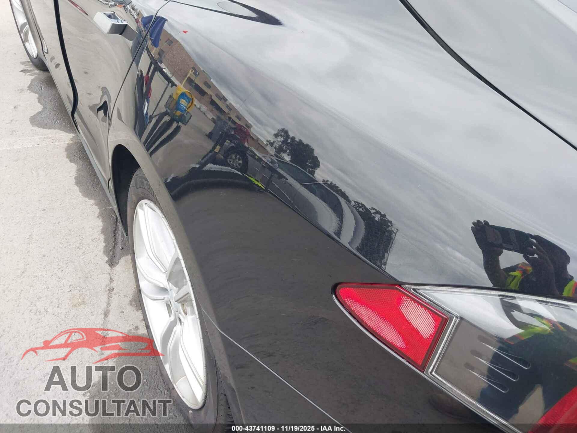 TESLA MODEL S 2015 - 5YJSA1E16FF107254