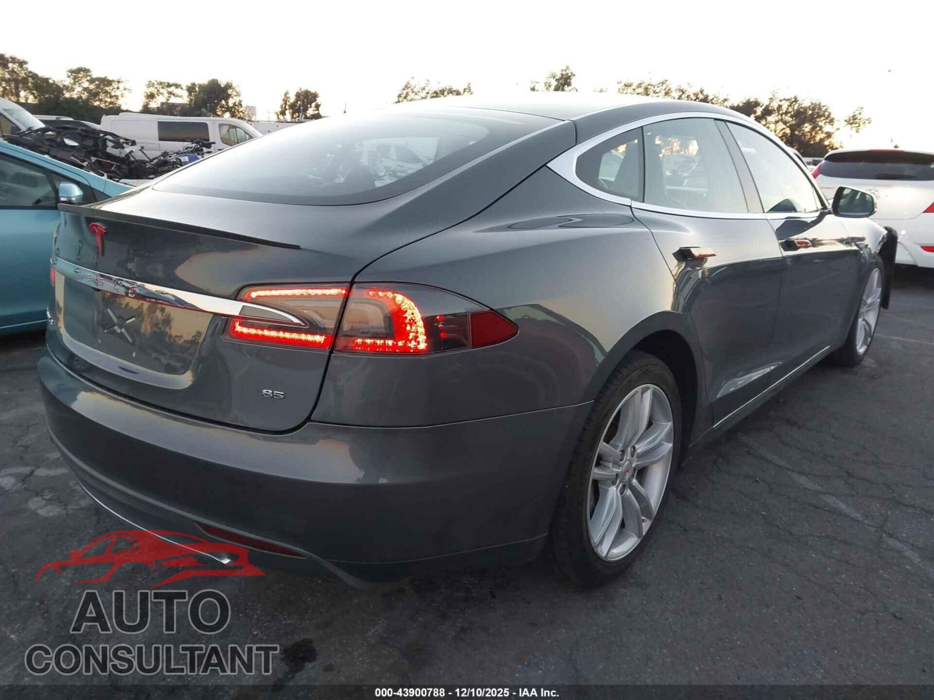 TESLA MODEL S 2013 - 5YJSA1CNXDFP27124