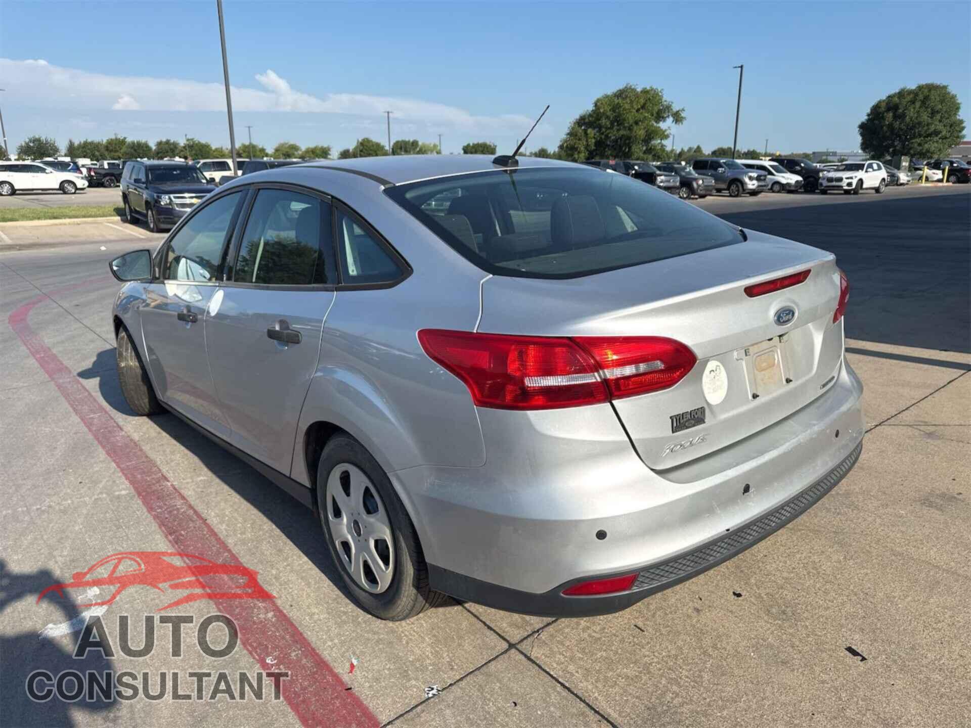 FORD FOCUS 2016 - 1FADP3E28GL366179