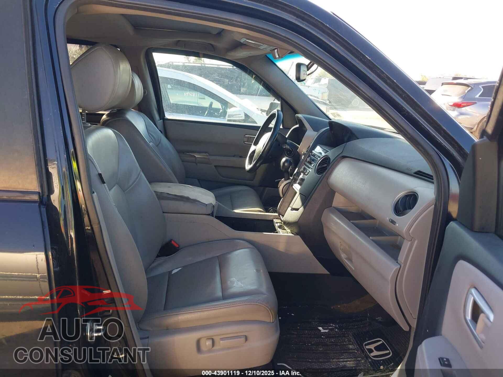 HONDA PILOT 2015 - 5FNYF3H53FB001107