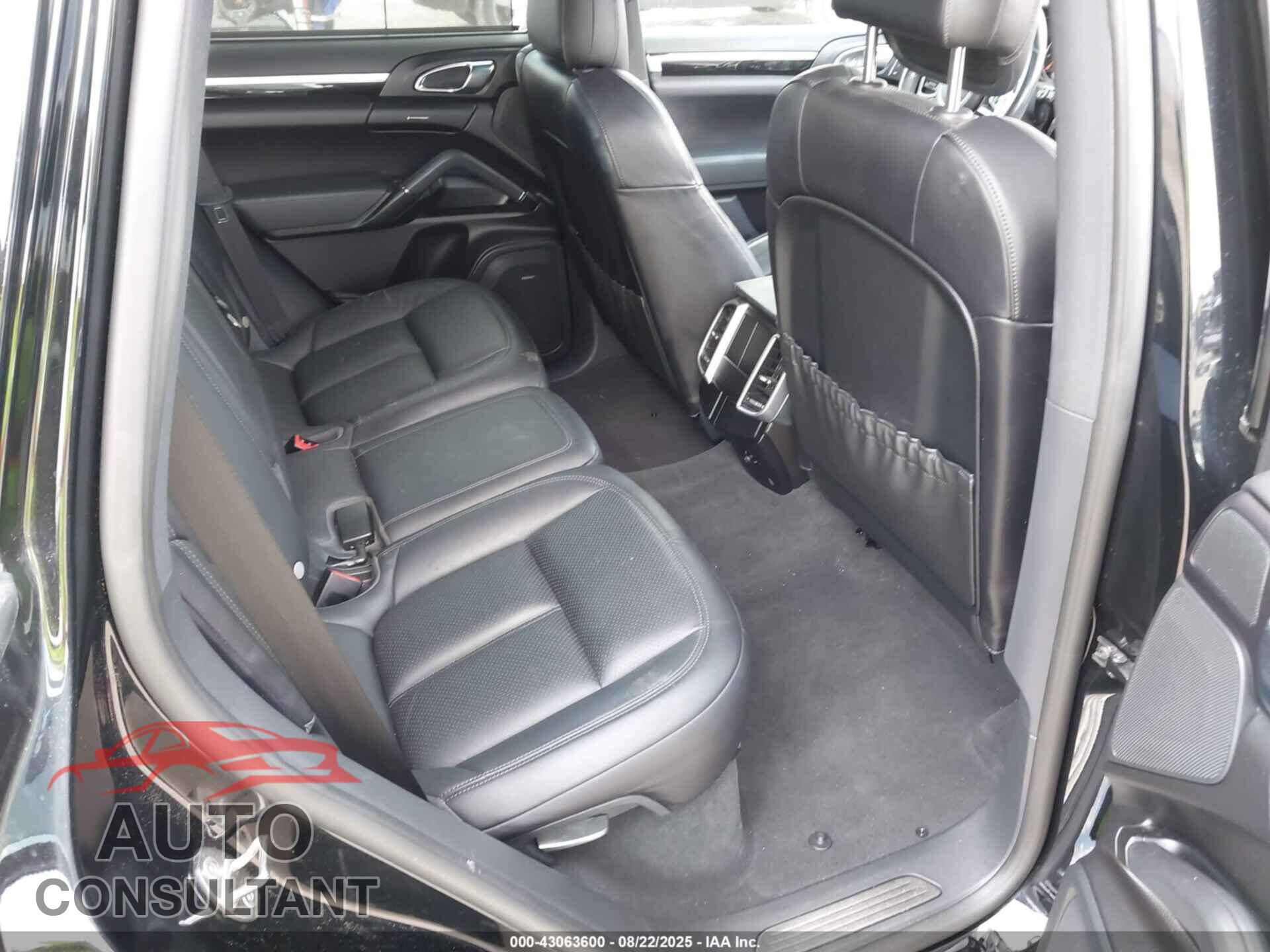 PORSCHE CAYENNE 2016 - WP1AA2A21GLA10847