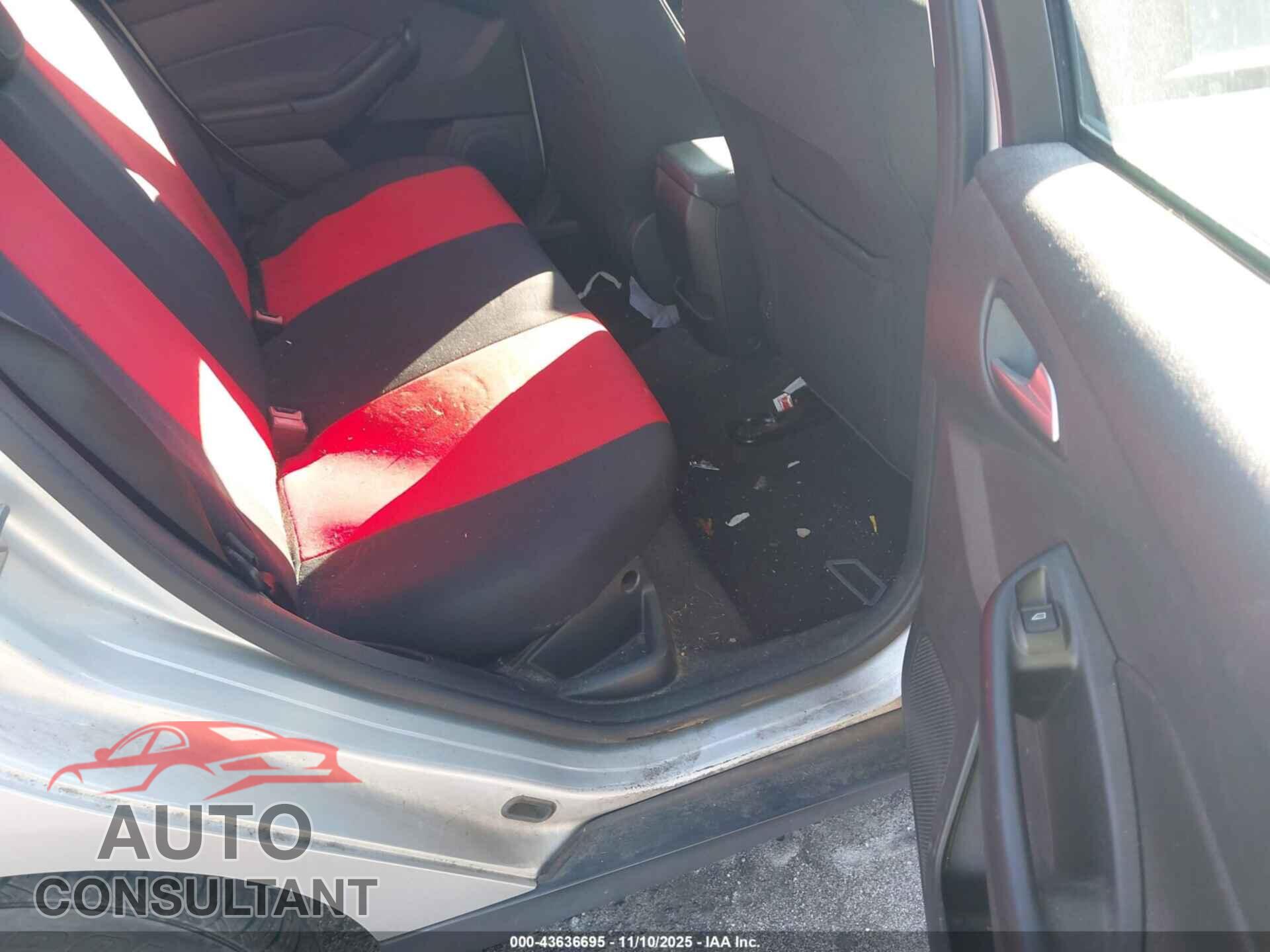 FORD FOCUS 2015 - 1FADP3K25FL315824