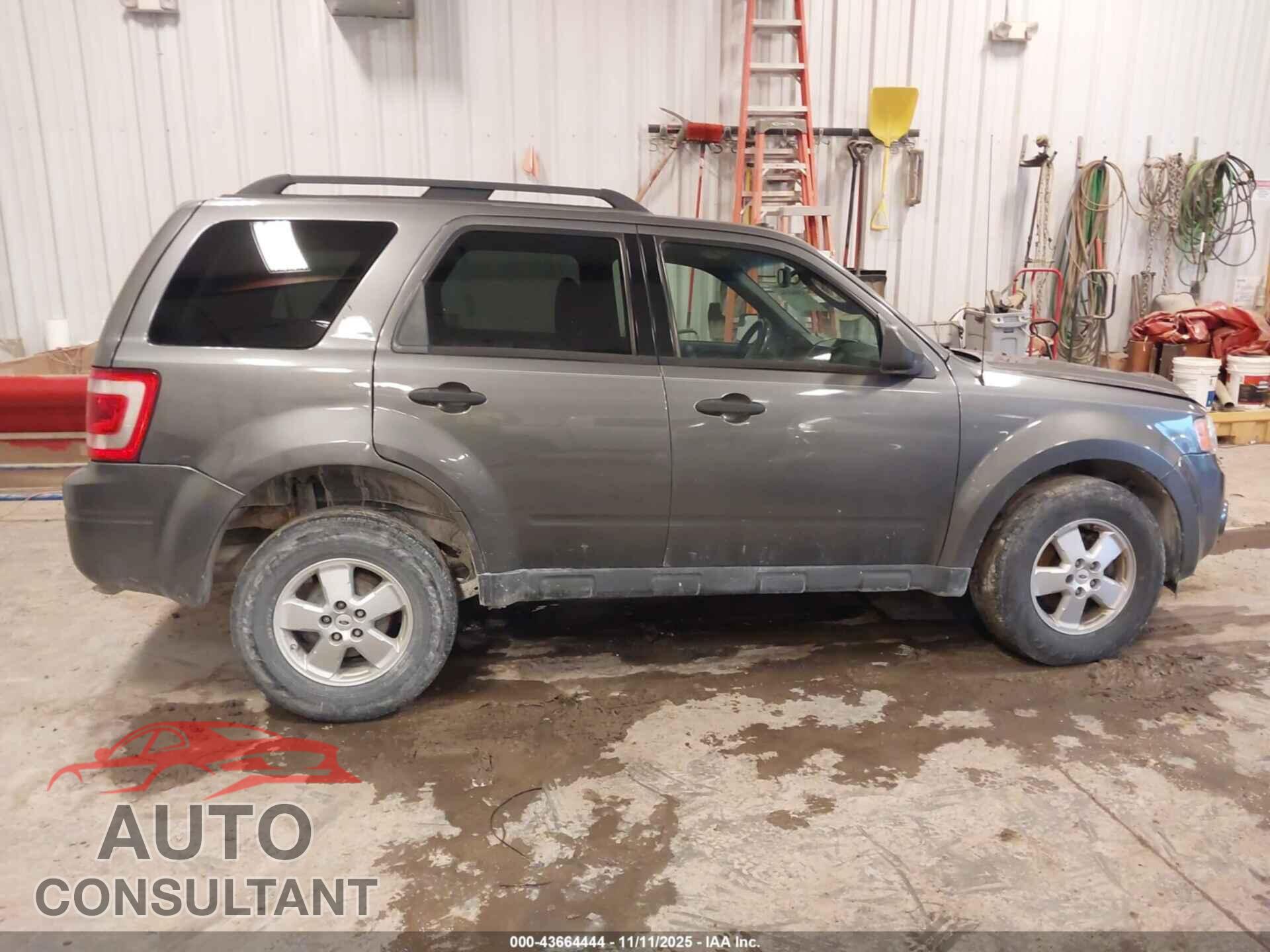 FORD ESCAPE 2011 - 1FMCU0D72BKC30456