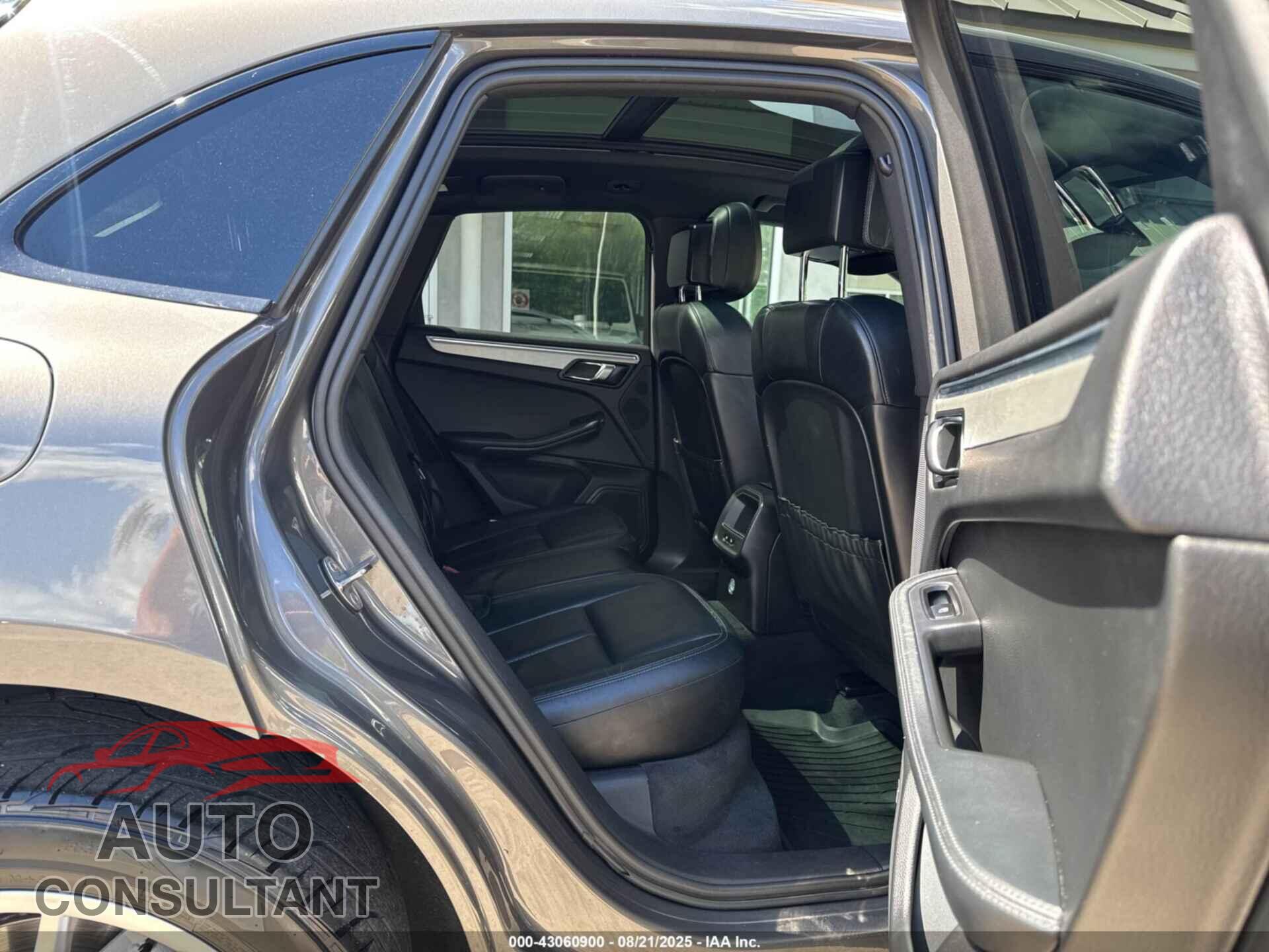 PORSCHE MACAN 2015 - WP1AB2A55FLB51524